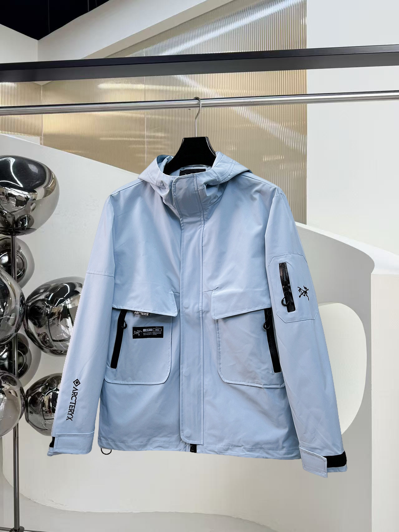 NO:525017,Archaeopteryx, the same style on the official website, complete three standards, and is released in advance. 2025 autumn and winter new men's jacket, original single three standards, high-end version, customized counter fabric, breathable and comfortable, impeccable details, brand element design concept, reflecting high quality. The feel is delicate and soft, presents casual cut, and the upper body style is superb. Number of sizes M~3XL, arc'teryx, jackets & coats, jackets & coats, alexander wang19860909始祖鸟 官网同款,三标齐全,提前发售 2025秋冬新款男士夹克外套, 原单三标齐全高端版本 专柜定制面料 透气舒适度高,细节无可挑剔,品牌元素设计理念,体现高品质.手感细腻柔软 呈现休闲裁剪,上身版型超赞 码数M～3XL,arc'teryx,jackets & coats,jackets & coats,alexander wang,Men's clothing