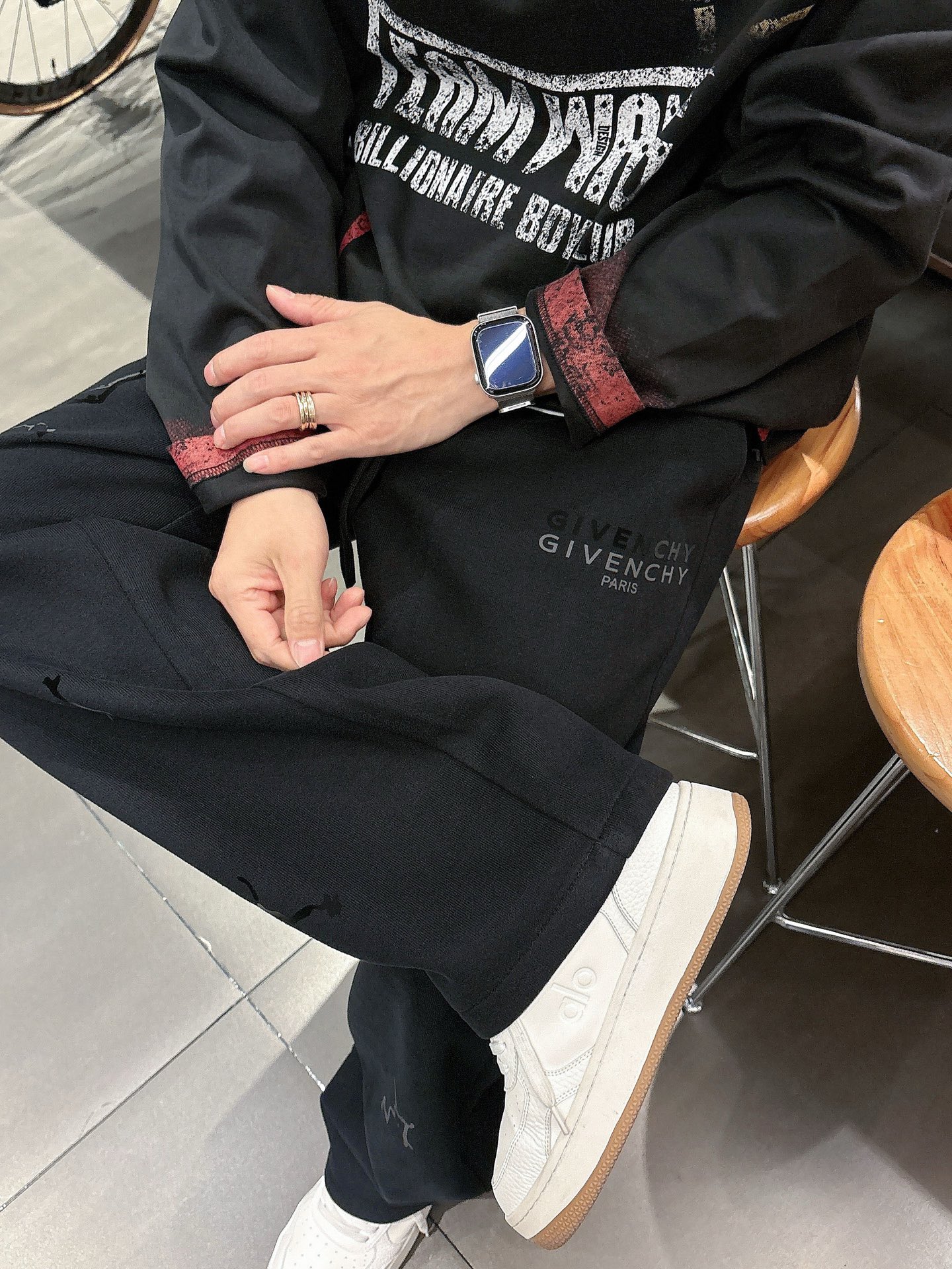 🏊    纪梵希  🆕2025秋冬新款休闲裤！官网同步发售。品牌经典LOGO休闲裤 ，定制面料，舒适度极