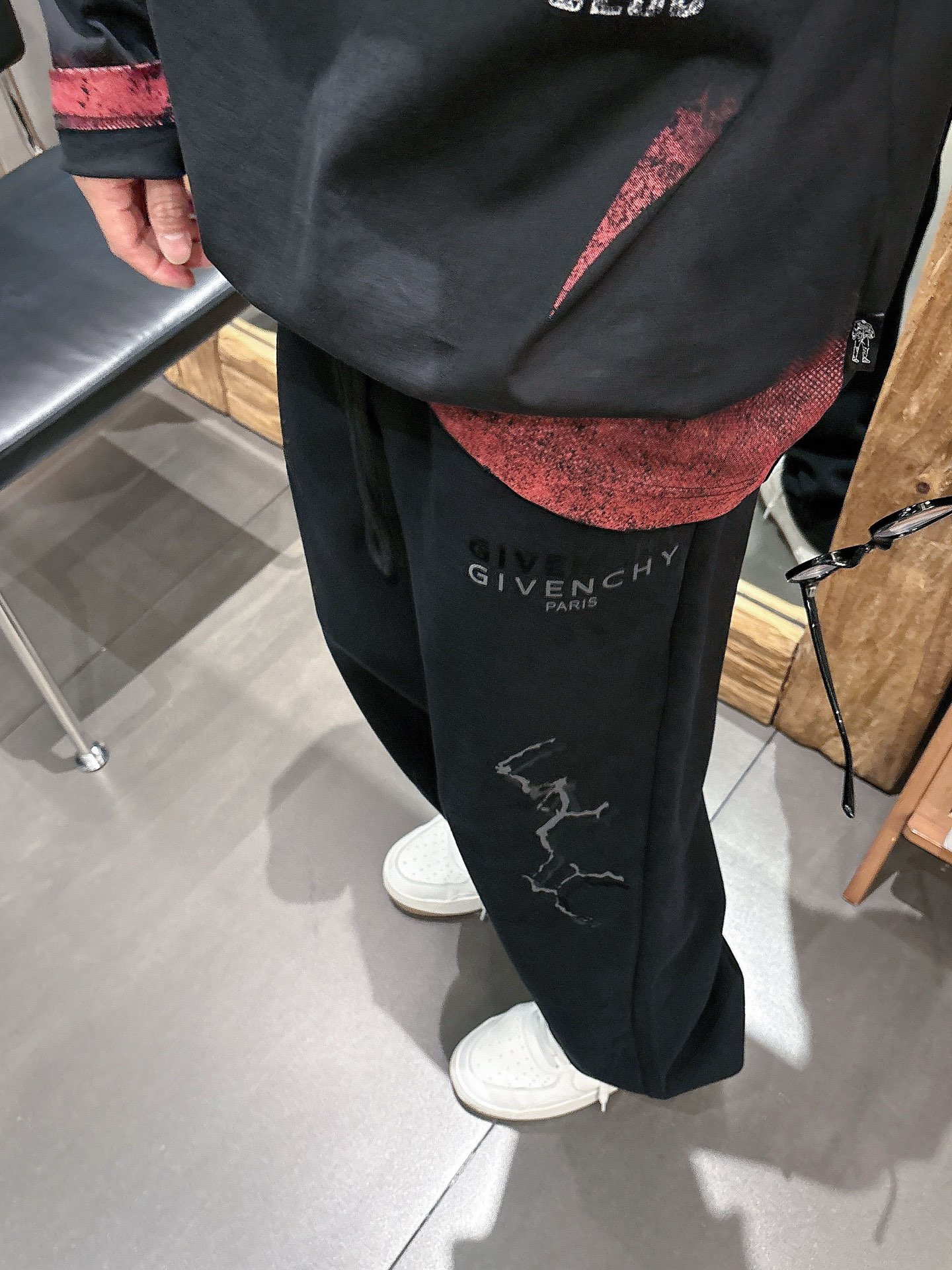 🏊    纪梵希  🆕2025秋冬新款休闲裤！官网同步发售。品牌经典LOGO休闲裤 ，定制面料，舒适度极