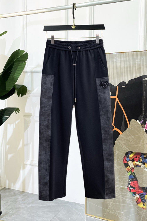 Dior Men's Classic Logo Sweatpants, Fall/Winter 2025 Collection 1 Dior Men's Classic Logo Sweatpants, Fall/Winter 2025 Collection