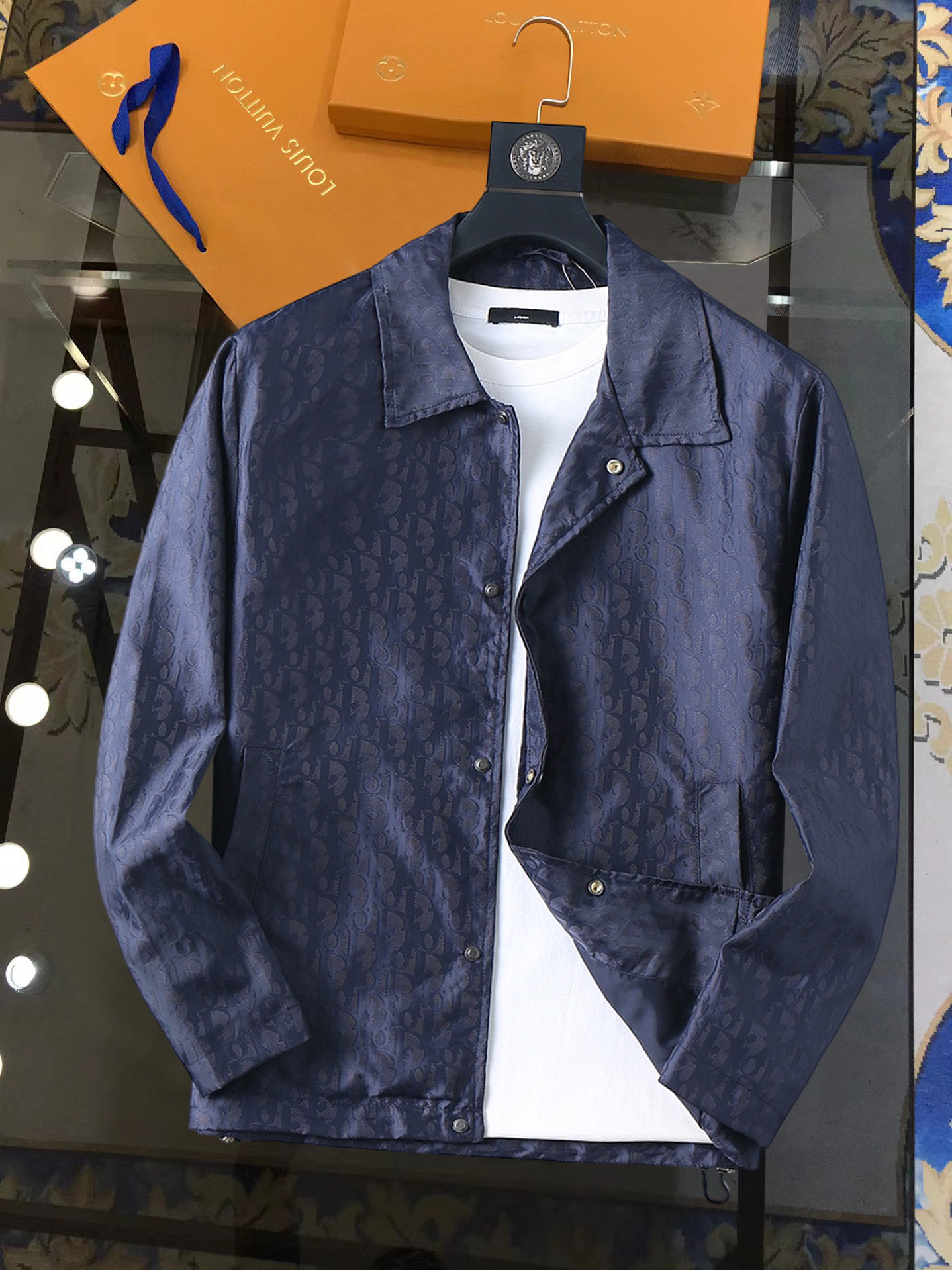 P290 Dior, el mismo modelo que la web oficial, completo con tres etiquetas, en venta anticipada. Nueva chaqueta para ho…
