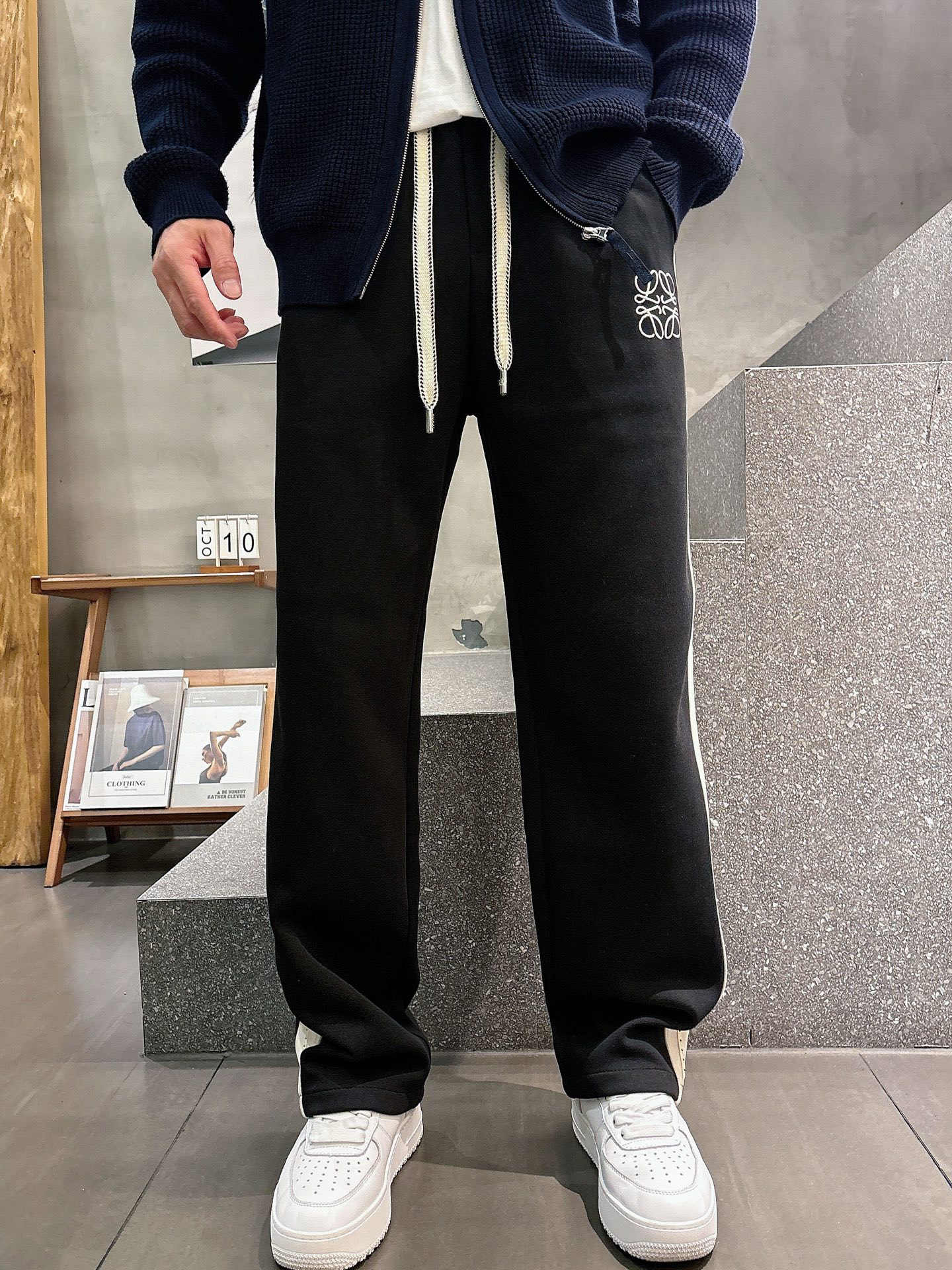 🌾 罗意威 🆕2025秋冬新款休闲裤！官网同步发售。品牌经典LOGO休闲裤 ，定制面料，舒适度极好，手触