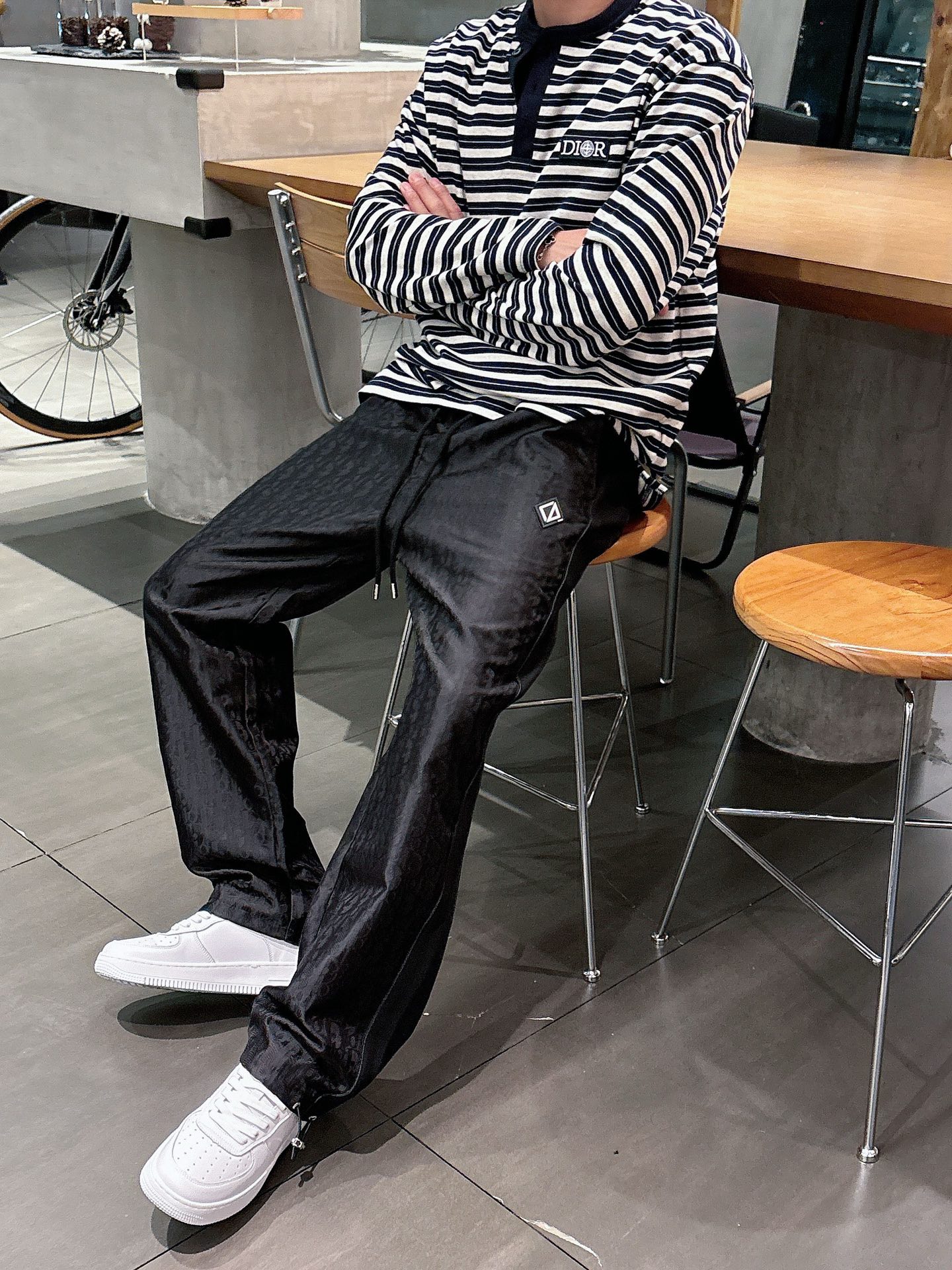 🌾 迪奥 🆕2025秋冬新款休闲裤！官网同步发售。品牌经典LOGO休闲裤 ，定制面料，舒适度极好，手触感