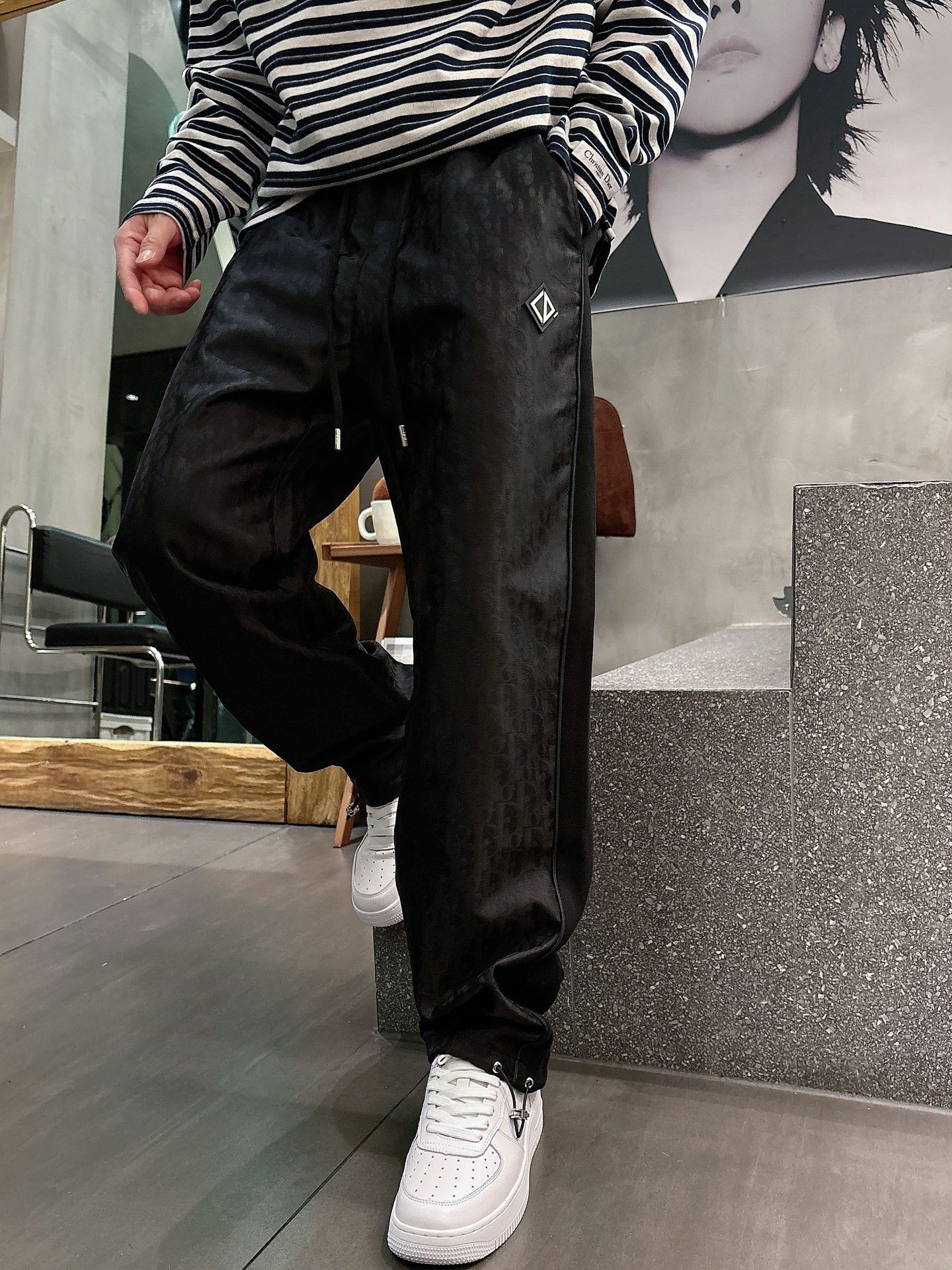 🌾 迪奥 🆕2025秋冬新款休闲裤！官网同步发售。品牌经典LOGO休闲裤 ，定制面料，舒适度极好，手触感