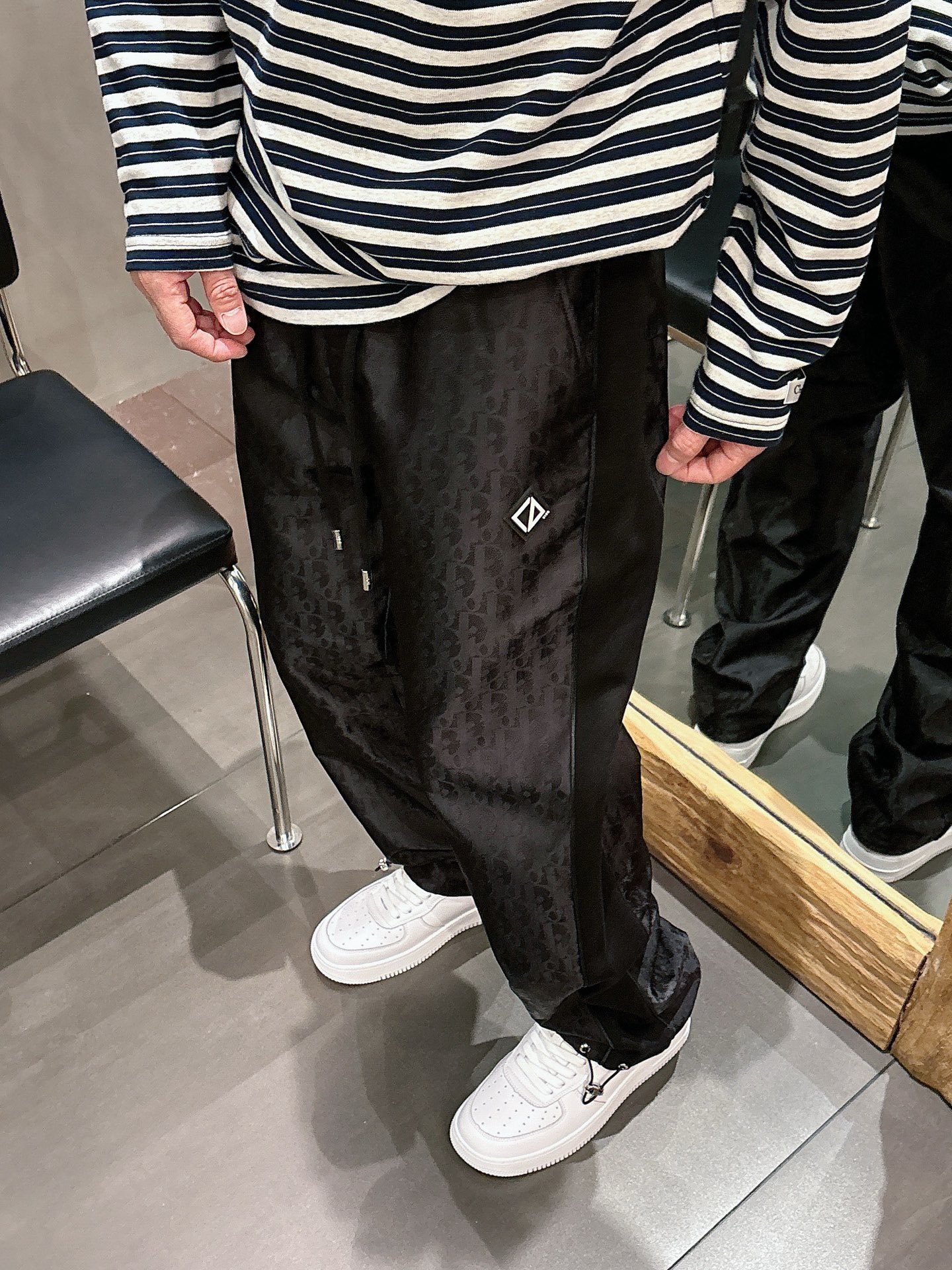 🌾 迪奥 🆕2025秋冬新款休闲裤！官网同步发售。品牌经典LOGO休闲裤 ，定制面料，舒适度极好，手触感