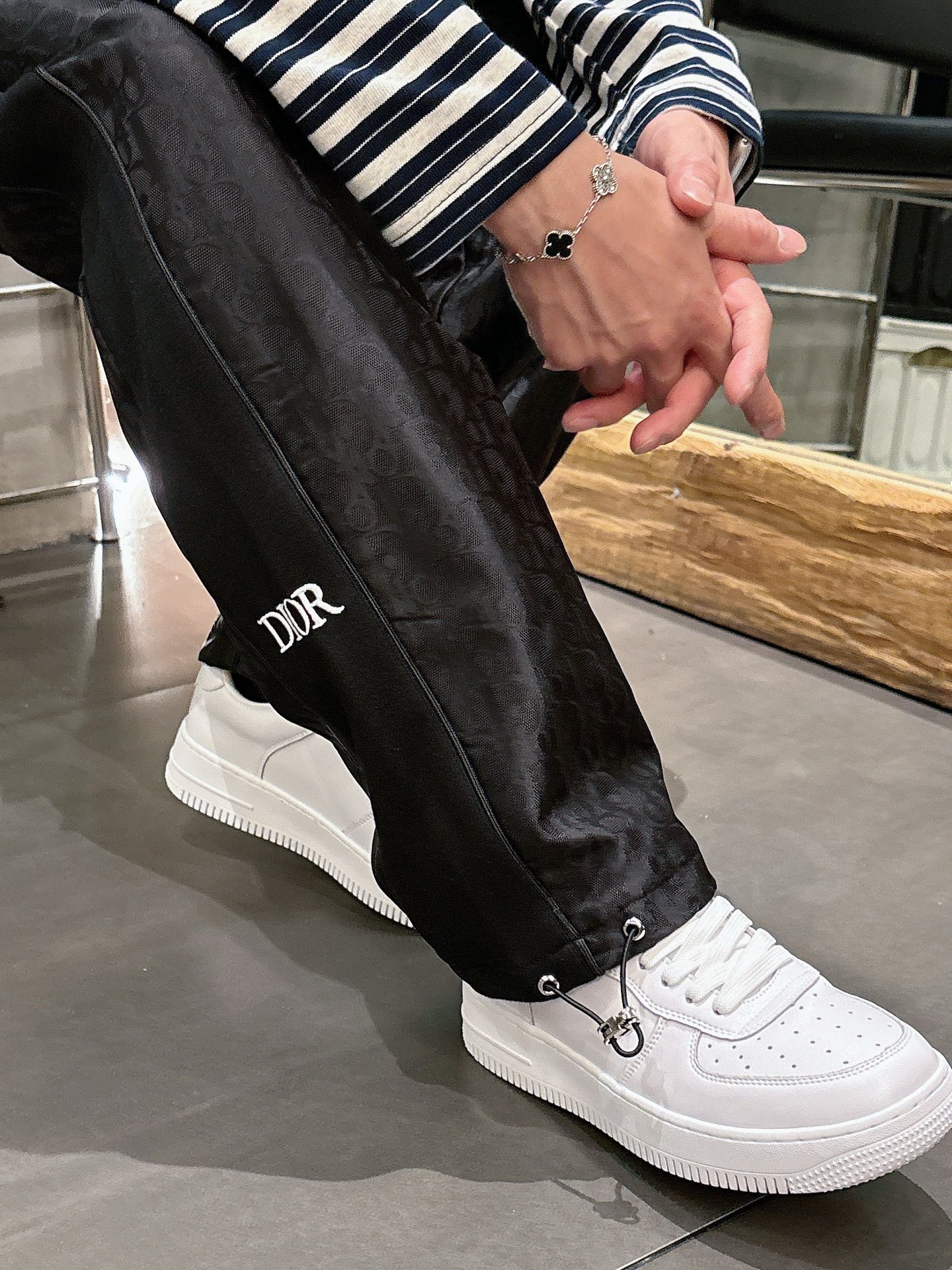 🌾 迪奥 🆕2025秋冬新款休闲裤！官网同步发售。品牌经典LOGO休闲裤 ，定制面料，舒适度极好，手触感