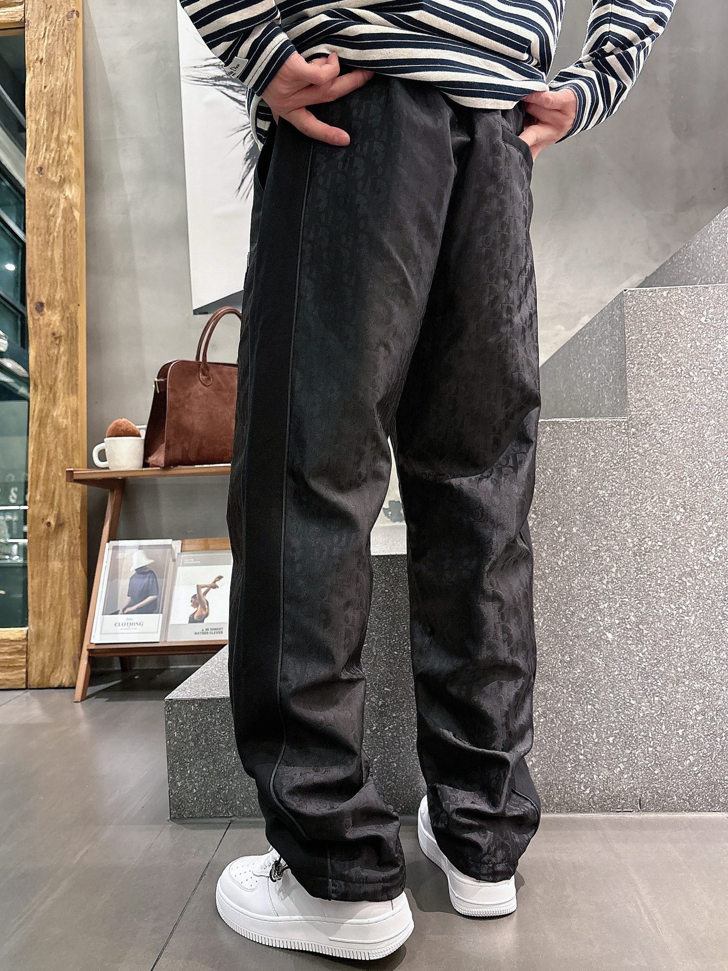 🌾 迪奥 🆕2025秋冬新款休闲裤！官网同步发售。品牌经典LOGO休闲裤 ，定制面料，舒适度极好，手触感