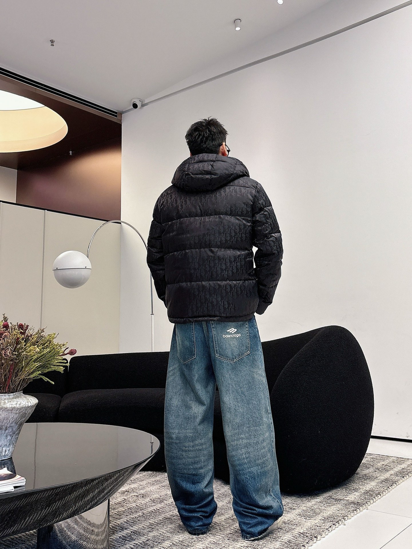 迪奥 官网款2025秋冬新款羽绒服。这款号称羽绒服届最高端的，全部90绒的三标齐全带着经典的Logo组合