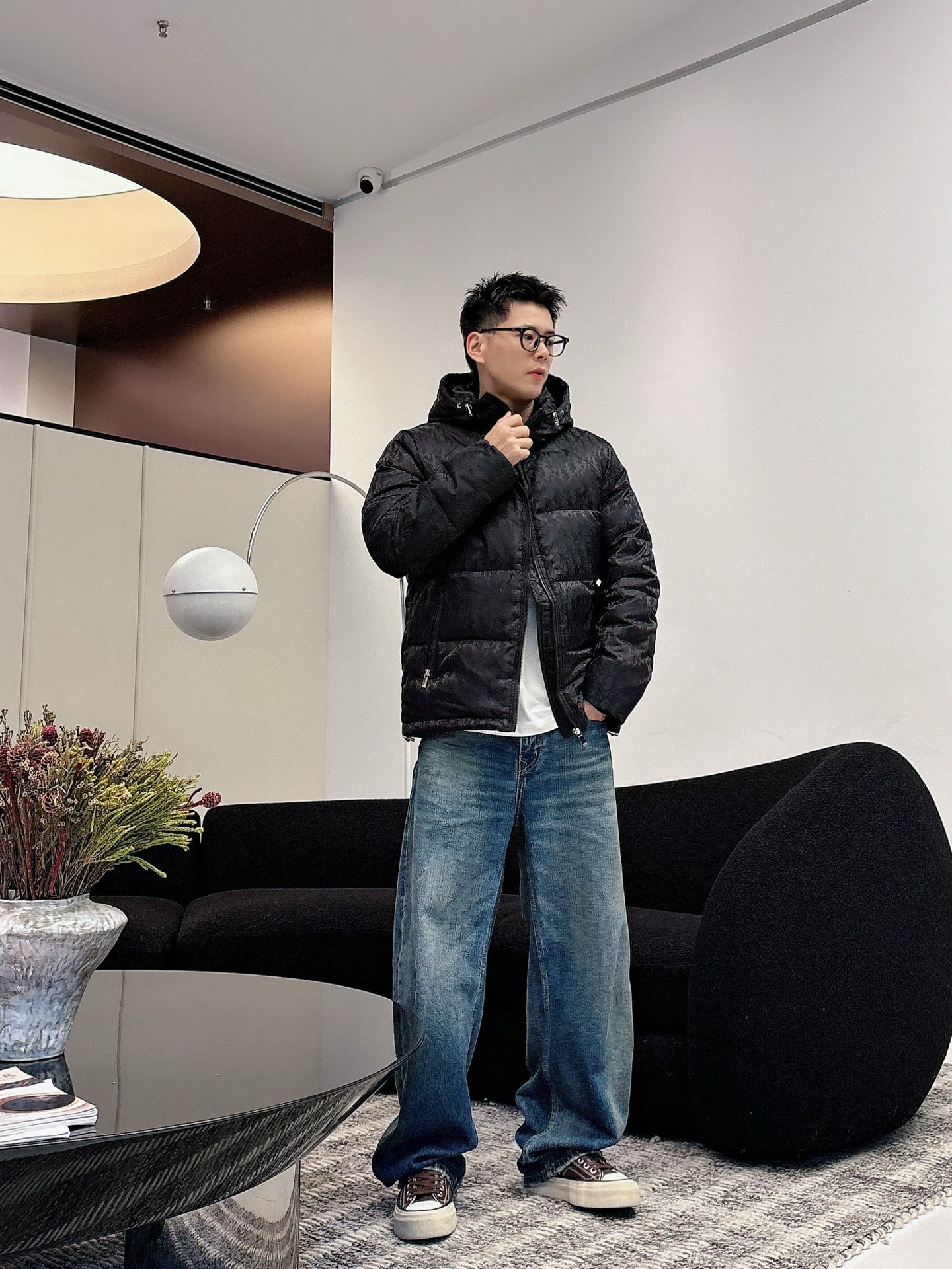 迪奥 官网款2025秋冬新款羽绒服。这款号称羽绒服届最高端的，全部90绒的三标齐全带着经典的Logo组合