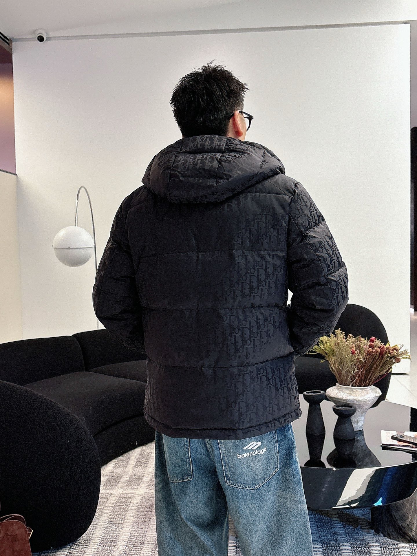 迪奥 官网款2025秋冬新款羽绒服。这款号称羽绒服届最高端的，全部90绒的三标齐全带着经典的Logo组合