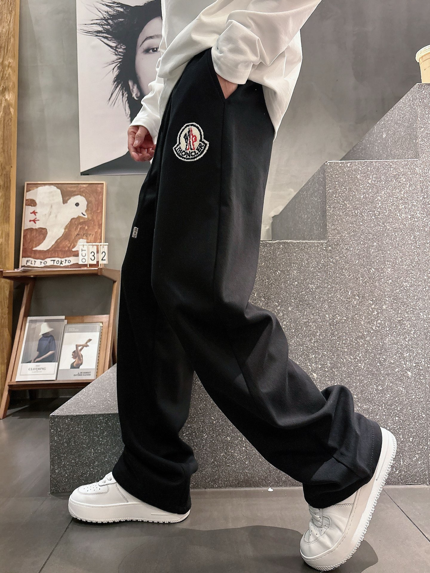 NO:612760,Mengkou 2025 new autumn and winter casual pants!  On sale simultaneously on the official website. Brand classic LOGO casual pants, customized fabrics, extremely comfortable, strong touch. Highly recognizable, perfect appearance and craftsmanship. Sizes M-3XL, Moncler, alexander wang19860909蒙口 2025秋冬新款休闲裤！官网同步发售.品牌经典LOGO休闲裤 ,定制面料,舒适度极好,手触感强烈.辨识度极高,完美品相工艺. 尺码M-3XL,,Moncler,alexander wang,Men's clothing