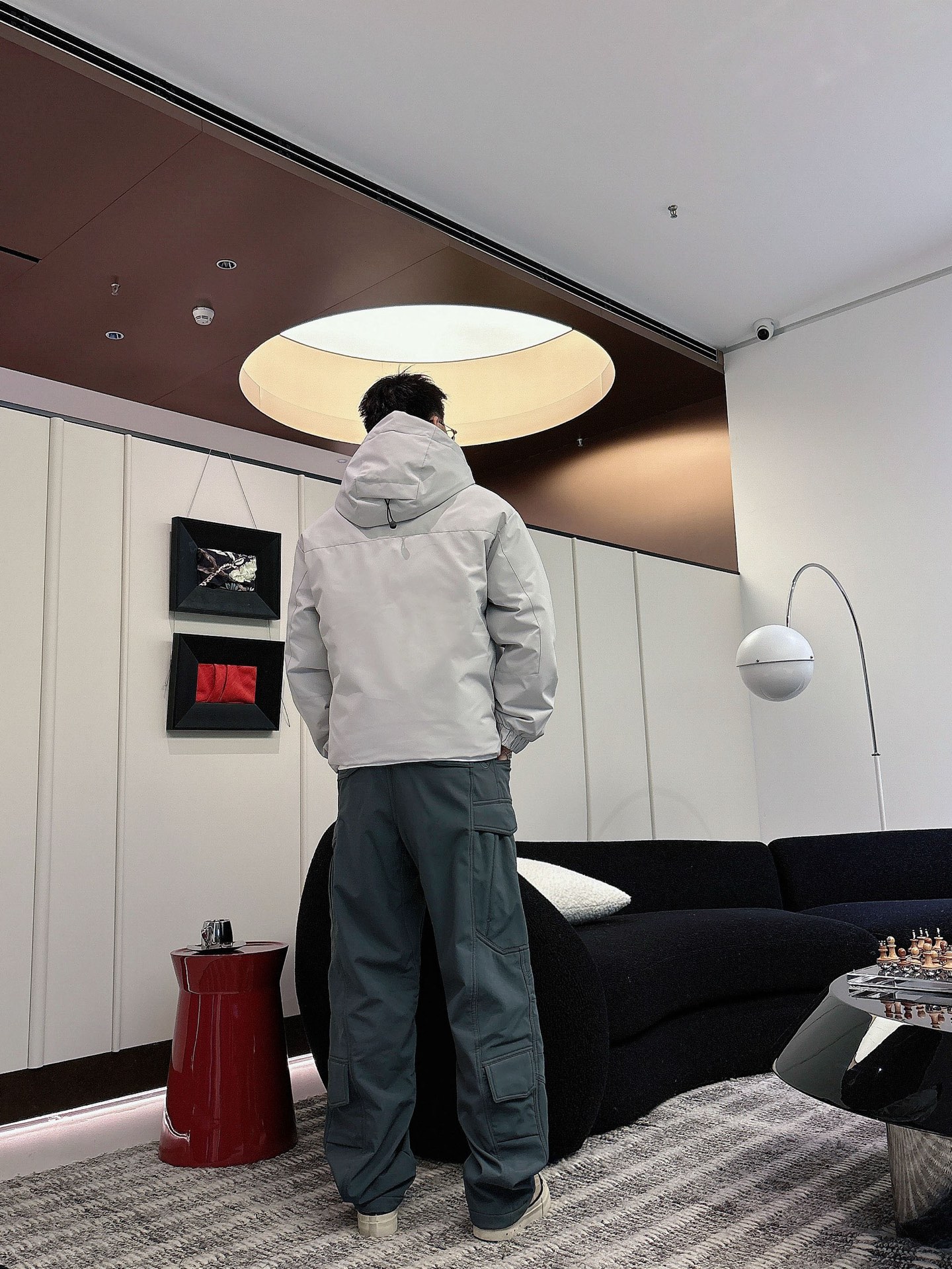 始祖鸟 官网款2025秋冬新款羽绒服。这款号称羽绒服届最高端的，全部90绒的三标齐全带着经典的Logo组