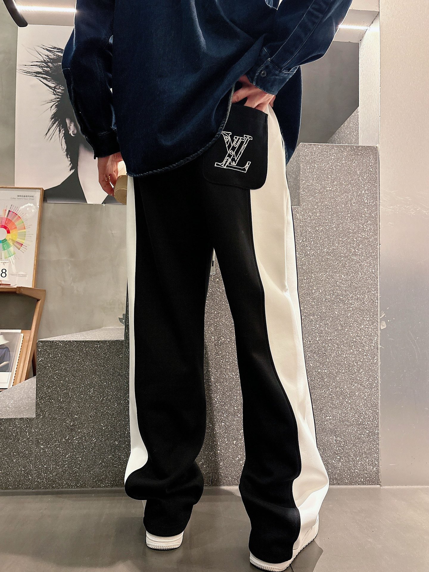 🌾 LV 🆕2025秋冬新款休闲裤！官网同步发售。品牌经典LOGO休闲裤 ，定制面料，舒适度极好，手触感