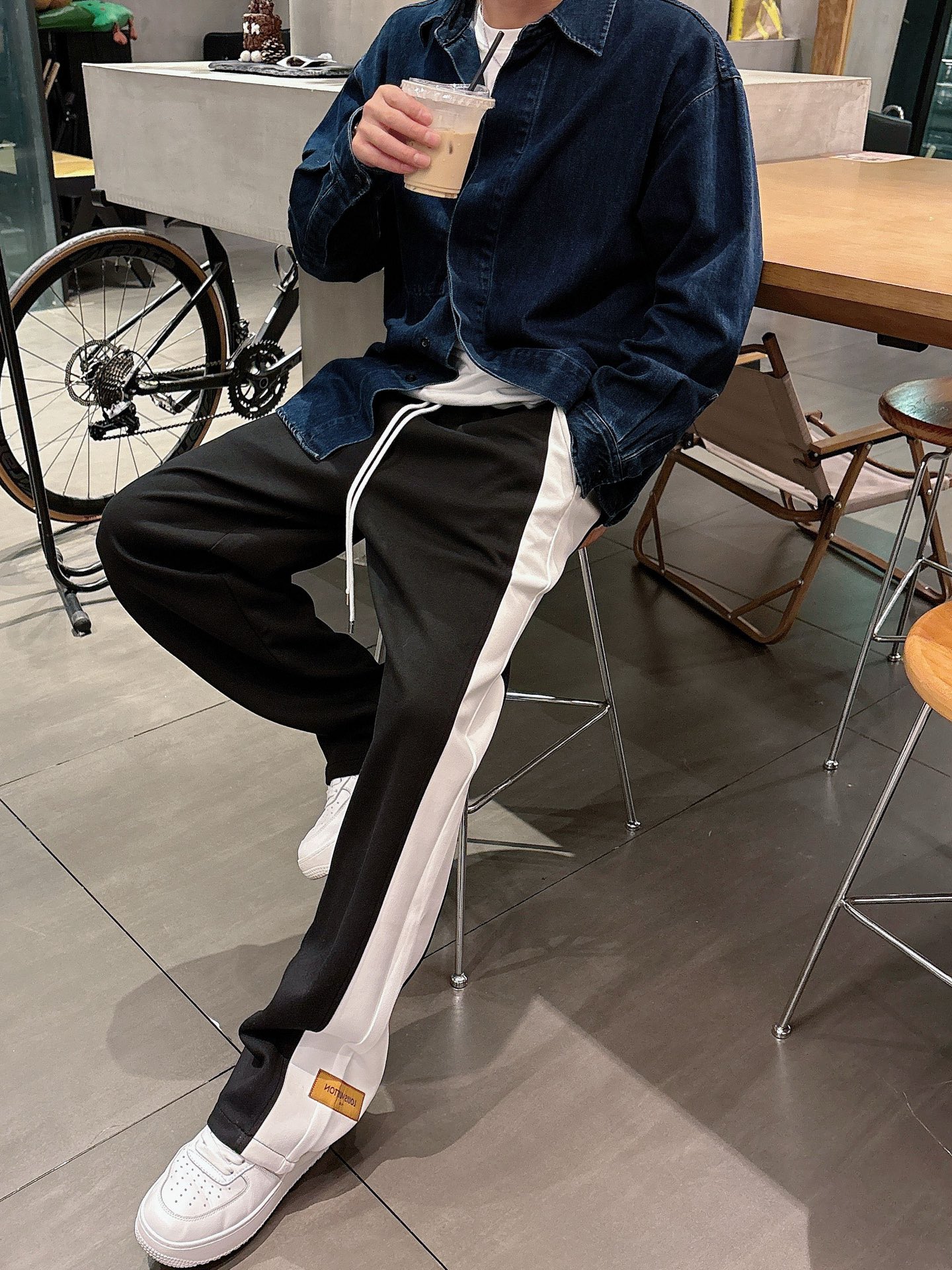 🌾 LV 🆕2025秋冬新款休闲裤！官网同步发售。品牌经典LOGO休闲裤 ，定制面料，舒适度极好，手触感