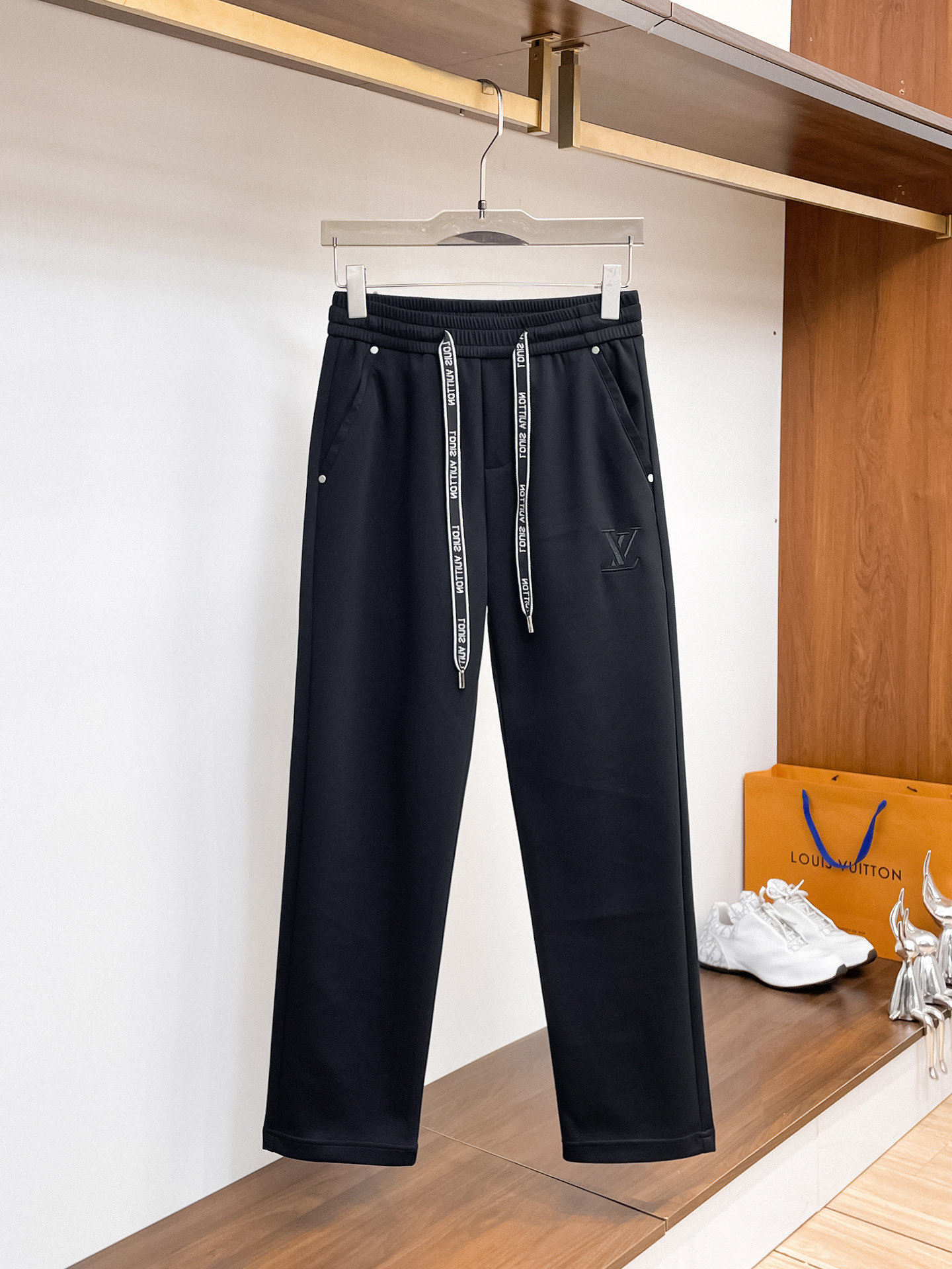 _deE9sMzpxAKMSq3glEflgdJs9JQYKeomdLchUHw