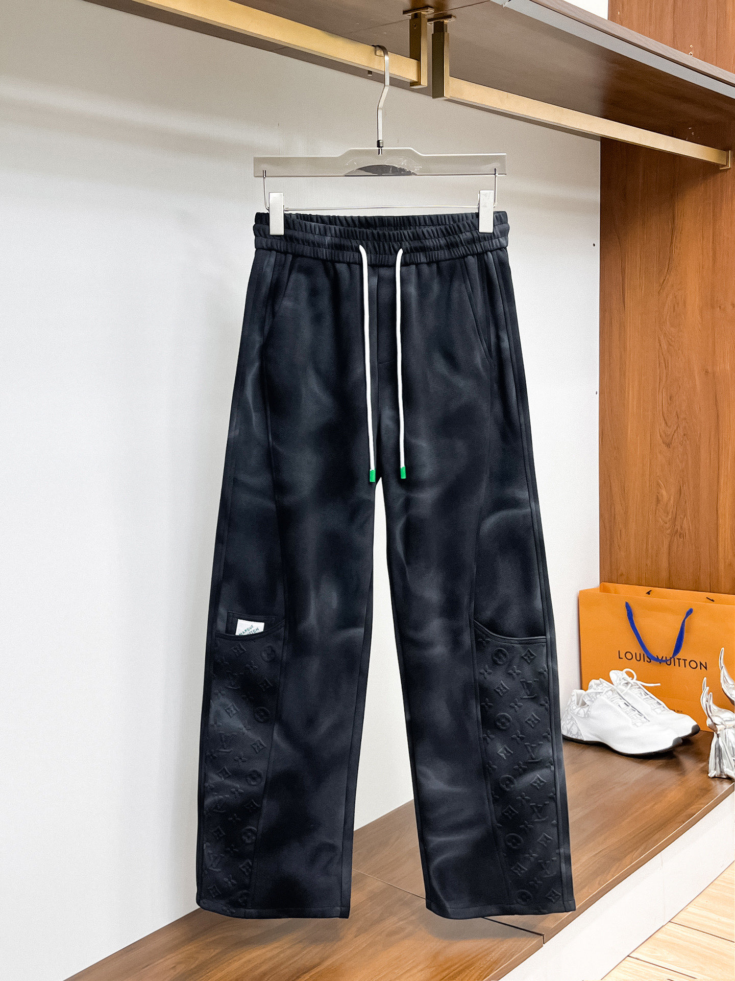 _dEK9spMRopoEHtAIpDXz_floXe1vjliRVCCkBrw