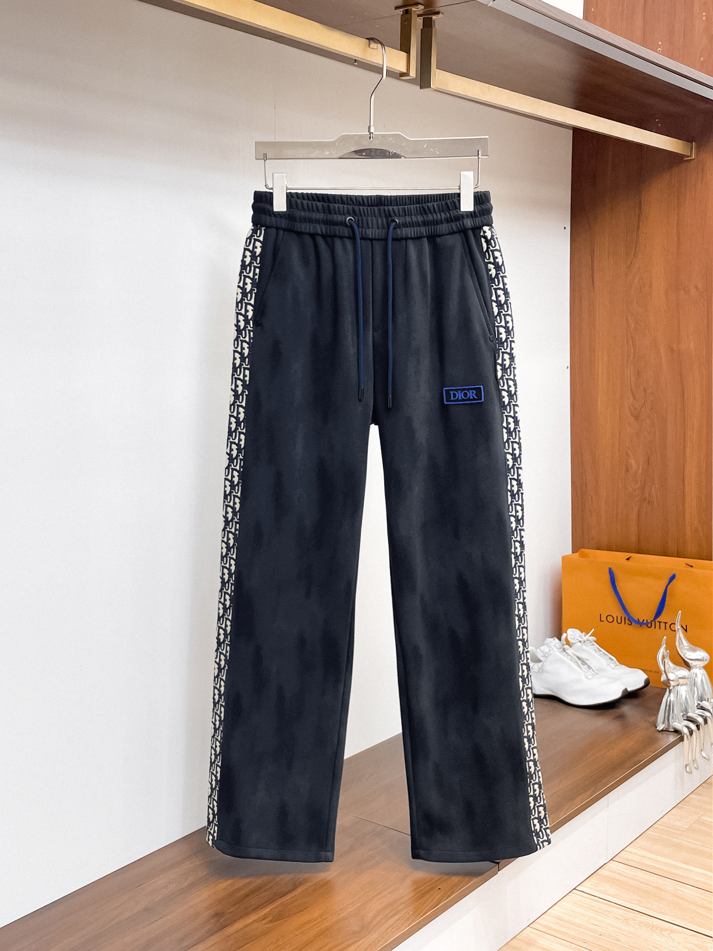 _db_9sVZejxe1FGkwK49b7rsQzzDa9D9Xj7233rw