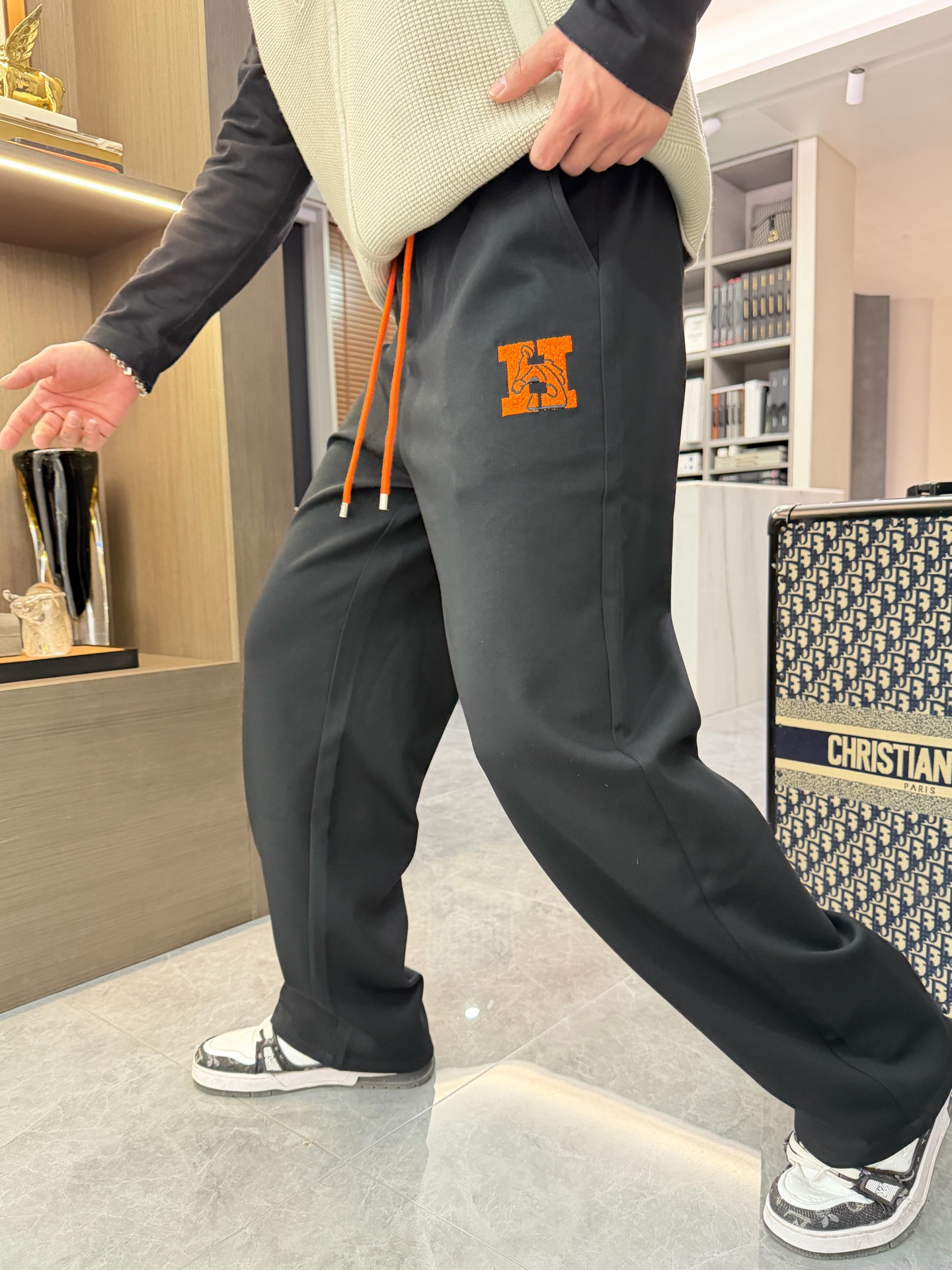 P200 Hermès 🆕 pantalones largos casuales de la nueva colección de primavera 2026 🎁 a la venta simultáneamente en la w…