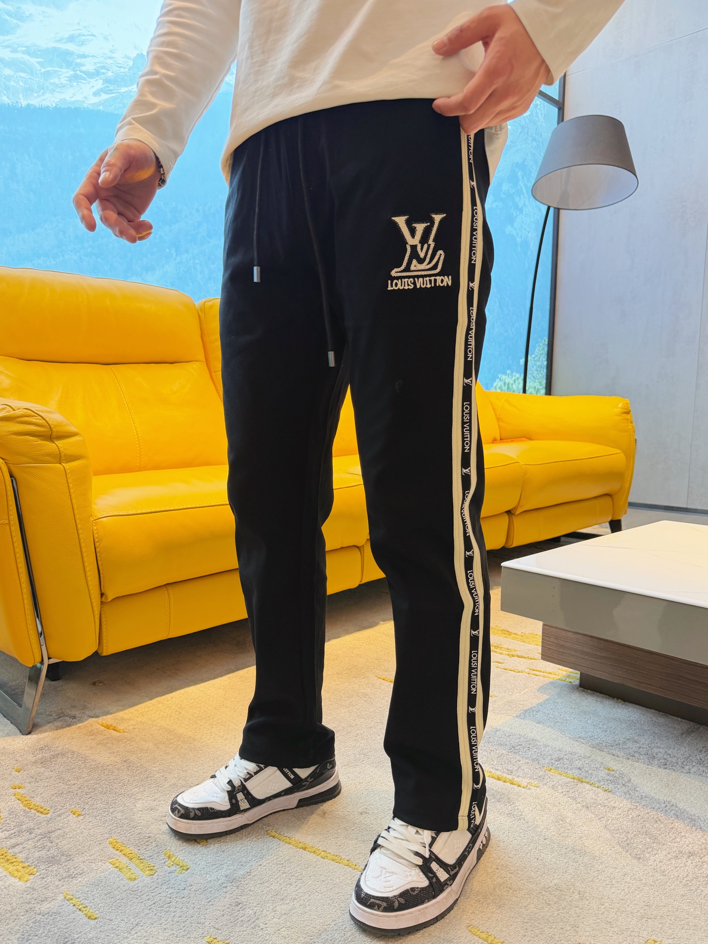 Alternative view of Louis Vuitton Pants 07760