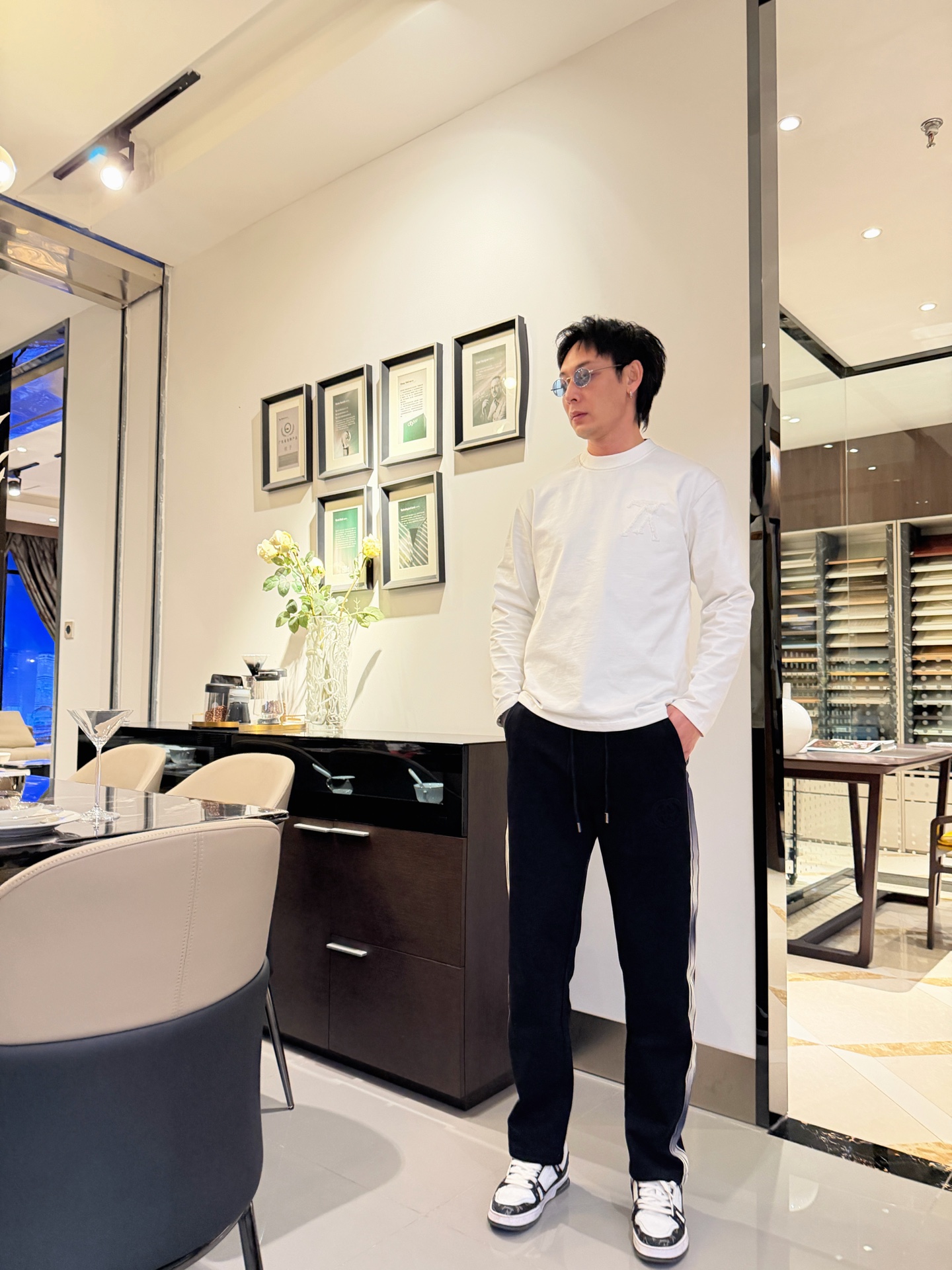 NO:745527,Gucci's 2026 spring new trousers and casual pants are on sale simultaneously on the official website. The brand's classic LOGO casual pants are made of customized fabrics with excellent comfort and strong touch. Highly recognizable and perfect in appearance and craftsmanship. Sizes M-3XL,,19860909古奇 2026春季新款长裤休闲裤官网同步发售.品牌经典LOGO休闲裤 ,定制面料,舒适度极好,手触感强烈.辨识度极高,完美品相工艺. 尺码M-3XL,,,Men's clothing