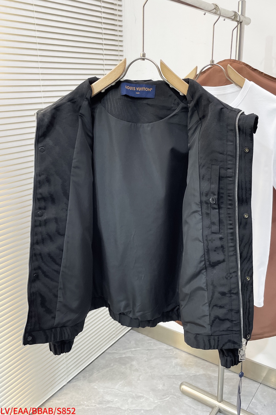 LV men LV 2026 NewLouis Vuitton ， ， ， ， ! ， ， ， ， ， ， ， ， ， ， ， ， ! ， ， ， ， ! ， ， ， ！ — photo 3