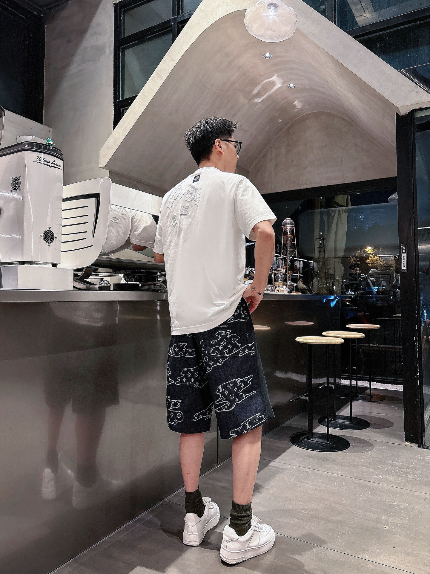 LV   三标齐全 2026夏季新款男士休闲短裤，高级定制面料透气面料 透气弹力舒适度极高，细节无可挑剔