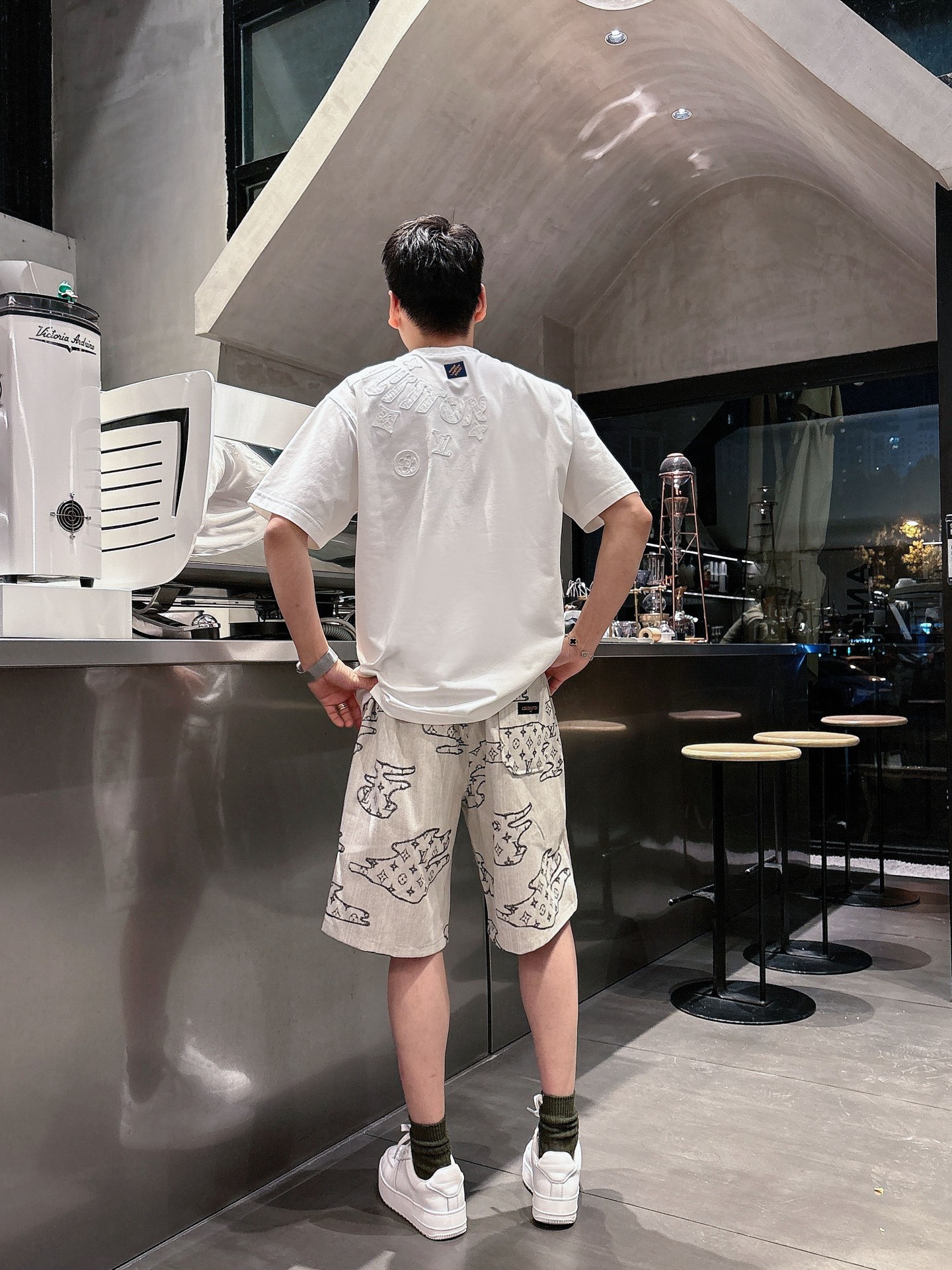 LV   三标齐全 2026夏季新款男士休闲短裤，高级定制面料透气面料 透气弹力舒适度极高，细节无可挑剔