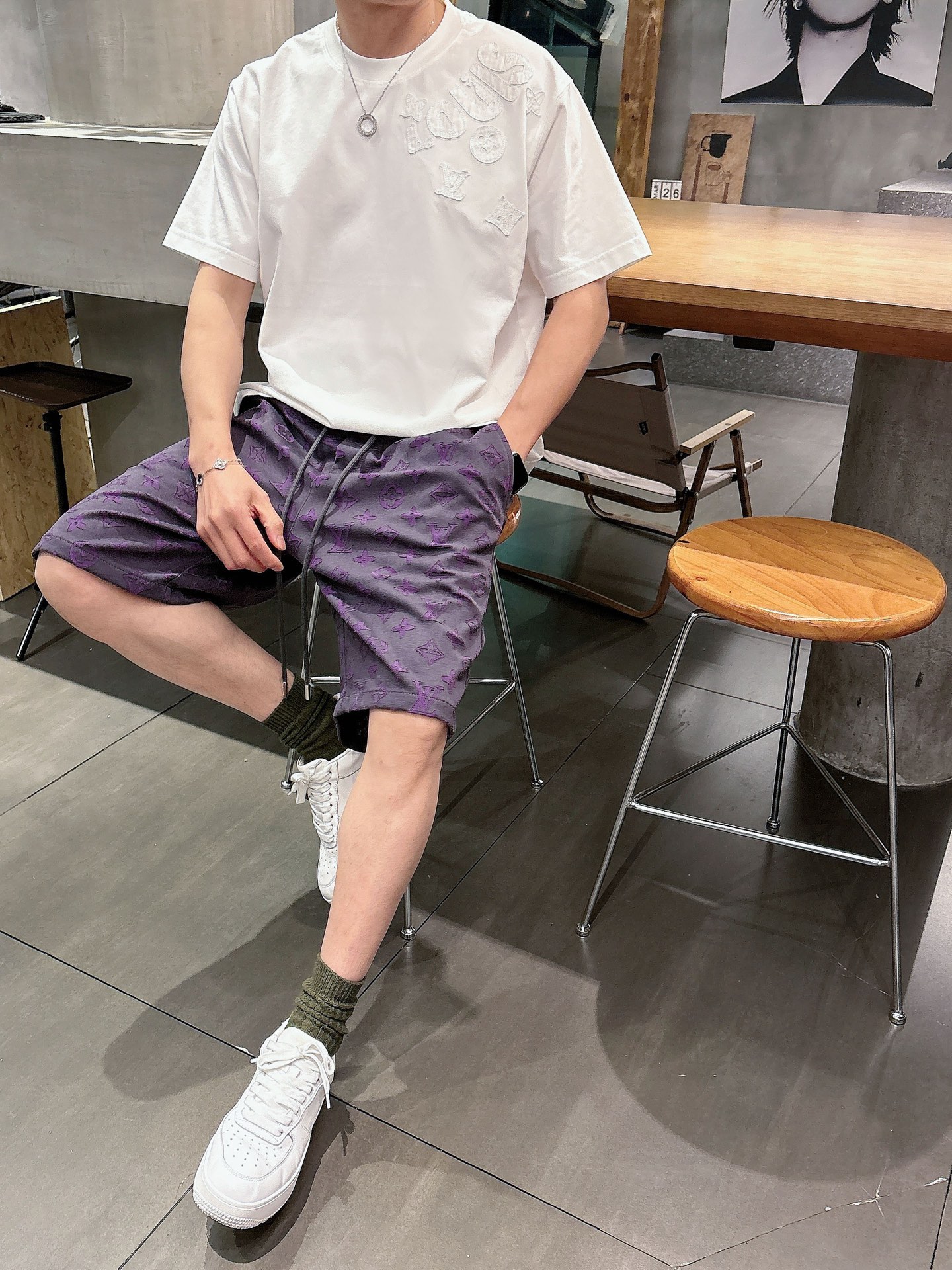 LV   三标齐全 2026夏季新款男士休闲短裤，高级定制面料透气面料 透气弹力舒适度极高，细节无可挑剔