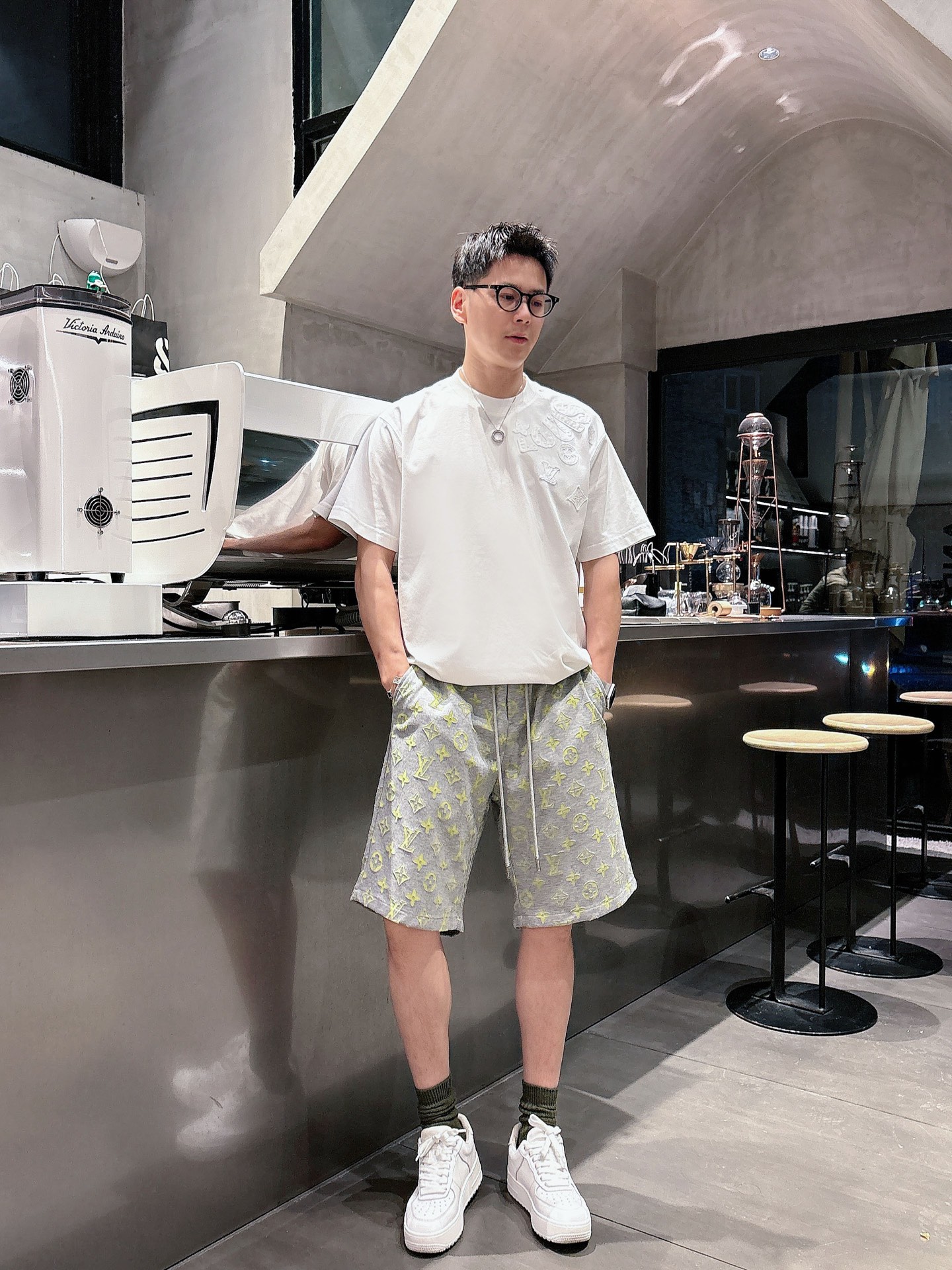 LV   三标齐全 2026夏季新款男士休闲短裤，高级定制面料透气面料 透气弹力舒适度极高，细节无可挑剔