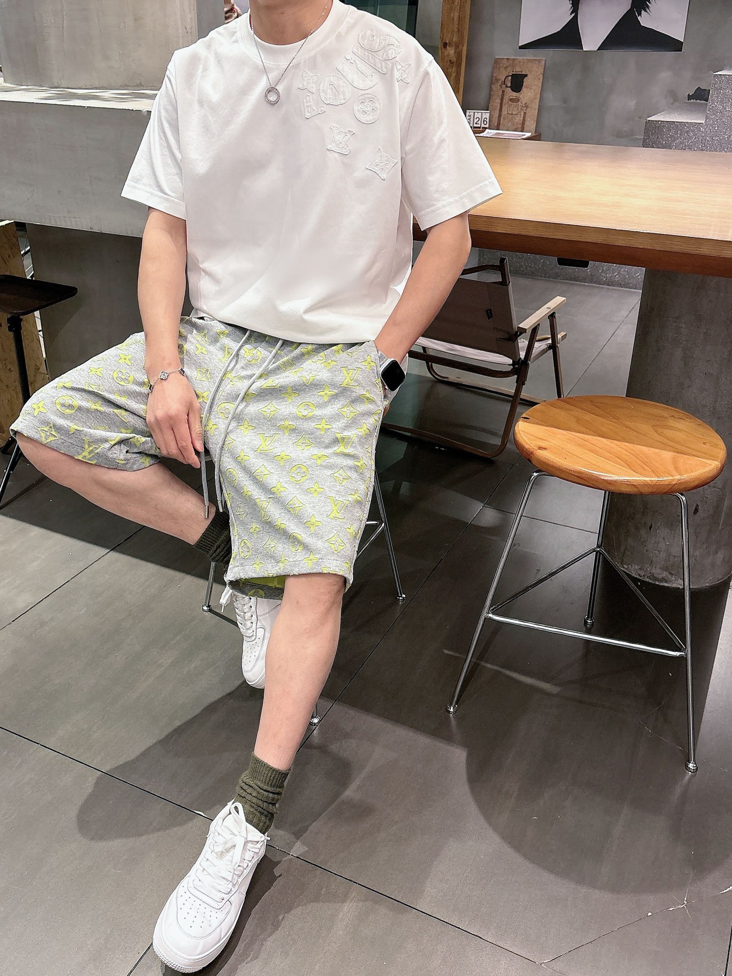 LV   三标齐全 2026夏季新款男士休闲短裤，高级定制面料透气面料 透气弹力舒适度极高，细节无可挑剔