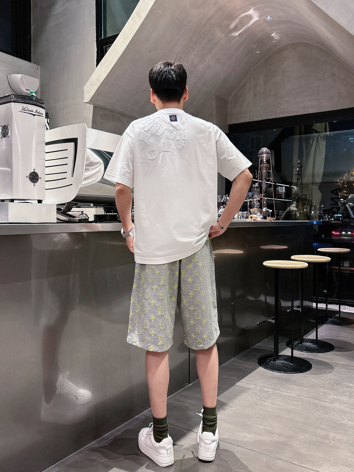 LV   三标齐全 2026夏季新款男士休闲短裤，高级定制面料透气面料 透气弹力舒适度极高，细节无可挑剔