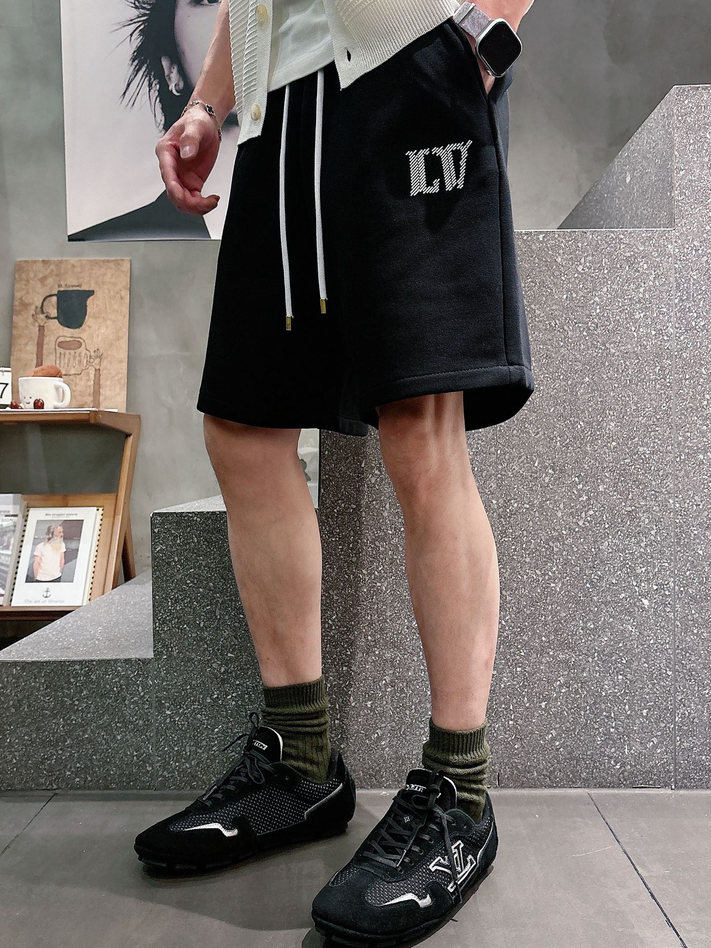 LV   三标齐全 2026夏季新款男士休闲短裤，高级定制面料透气面料 透气弹力舒适度极高，细节无可挑剔