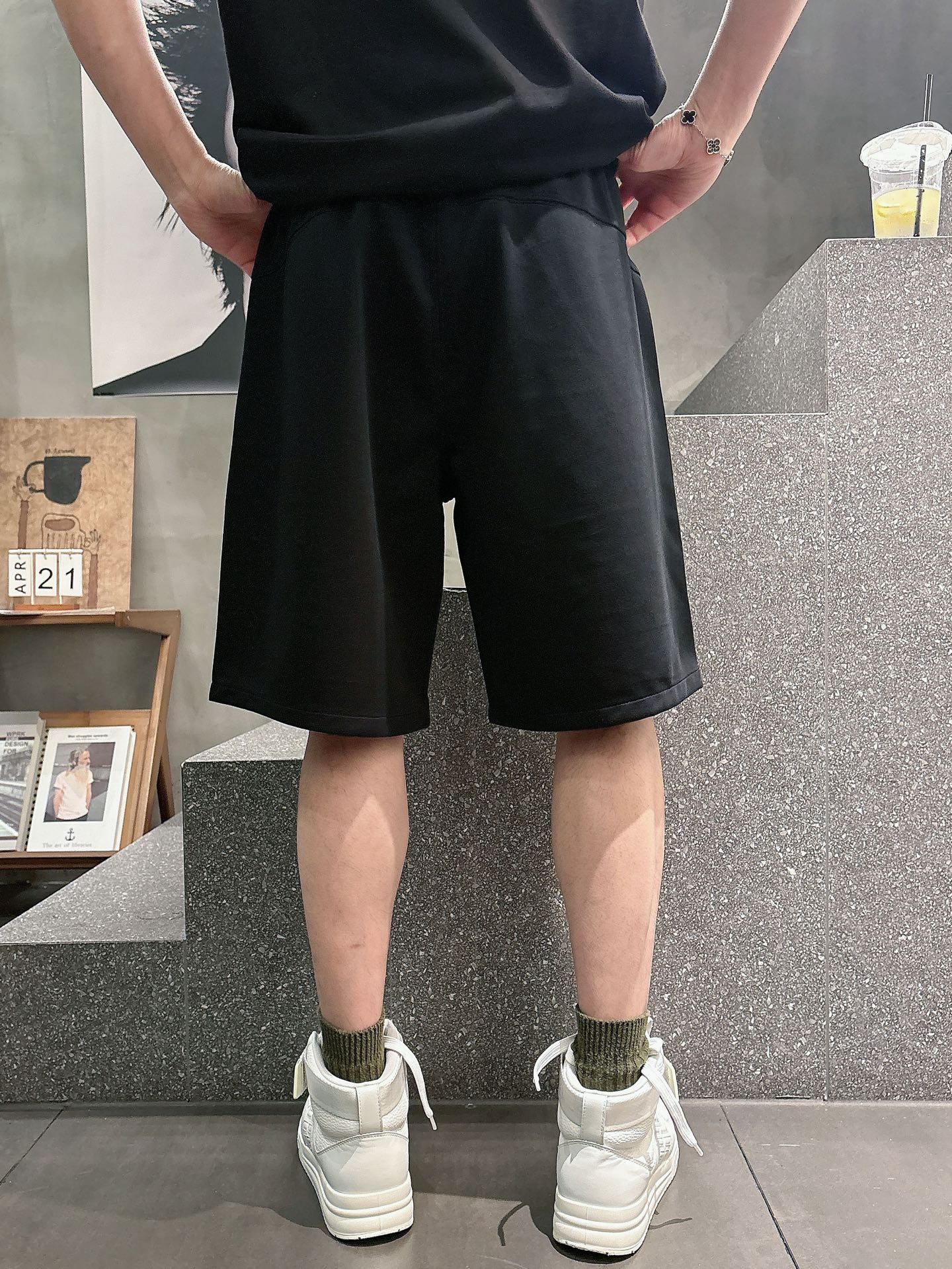 蒙口  三标齐全    2026夏季新款男士休闲短裤，高级定制面料透气面料 透气弹力舒适度极高，细节无可