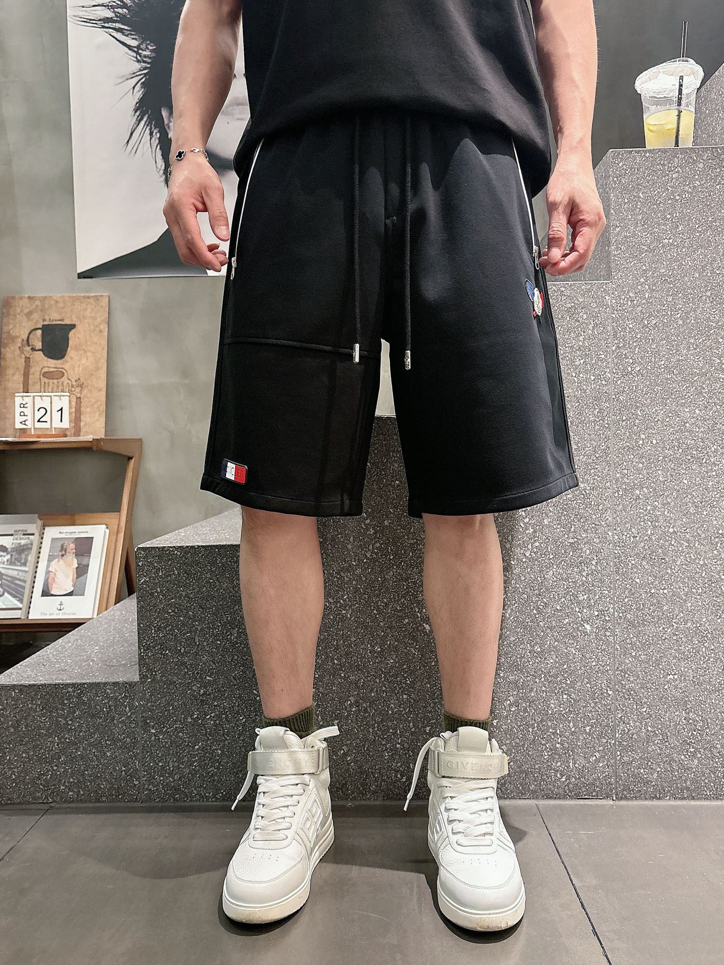 蒙口  三标齐全    2026夏季新款男士休闲短裤，高级定制面料透气面料 透气弹力舒适度极高，细节无可