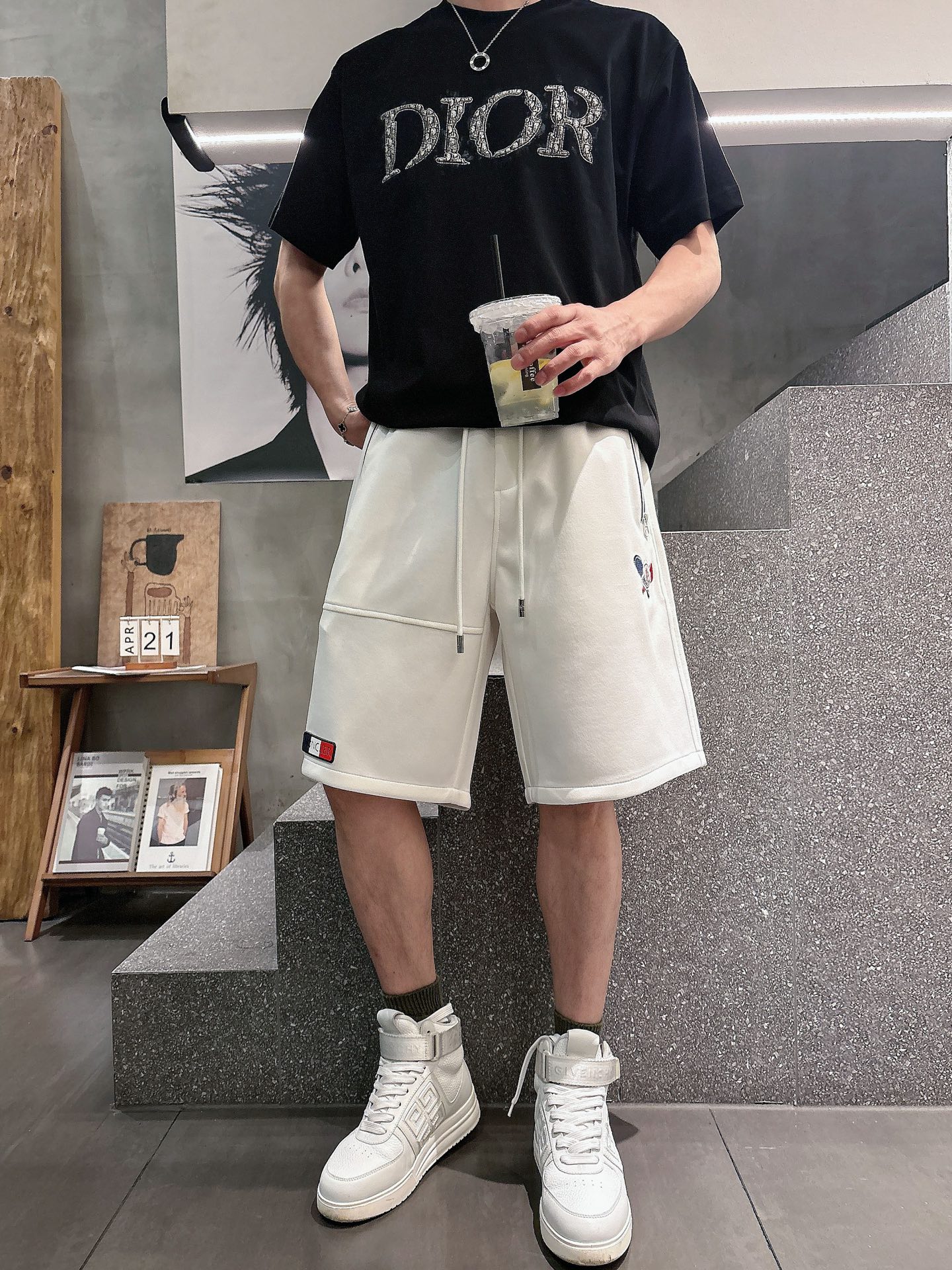 蒙口  三标齐全    2026夏季新款男士休闲短裤，高级定制面料透气面料 透气弹力舒适度极高，细节无可