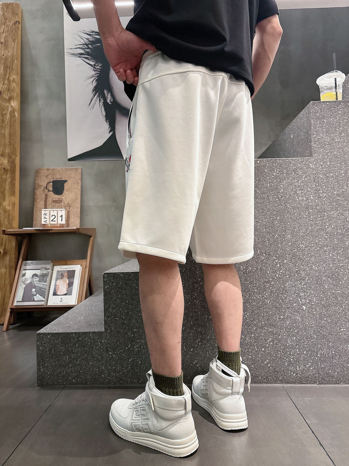 蒙口  三标齐全    2026夏季新款男士休闲短裤，高级定制面料透气面料 透气弹力舒适度极高，细节无可