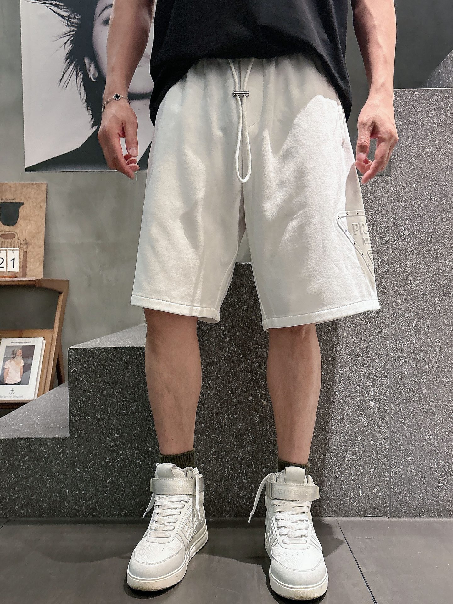 普拉达  三标齐全    2026夏季新款男士休闲短裤，高级定制面料透气面料 透气弹力舒适度极高，细节无