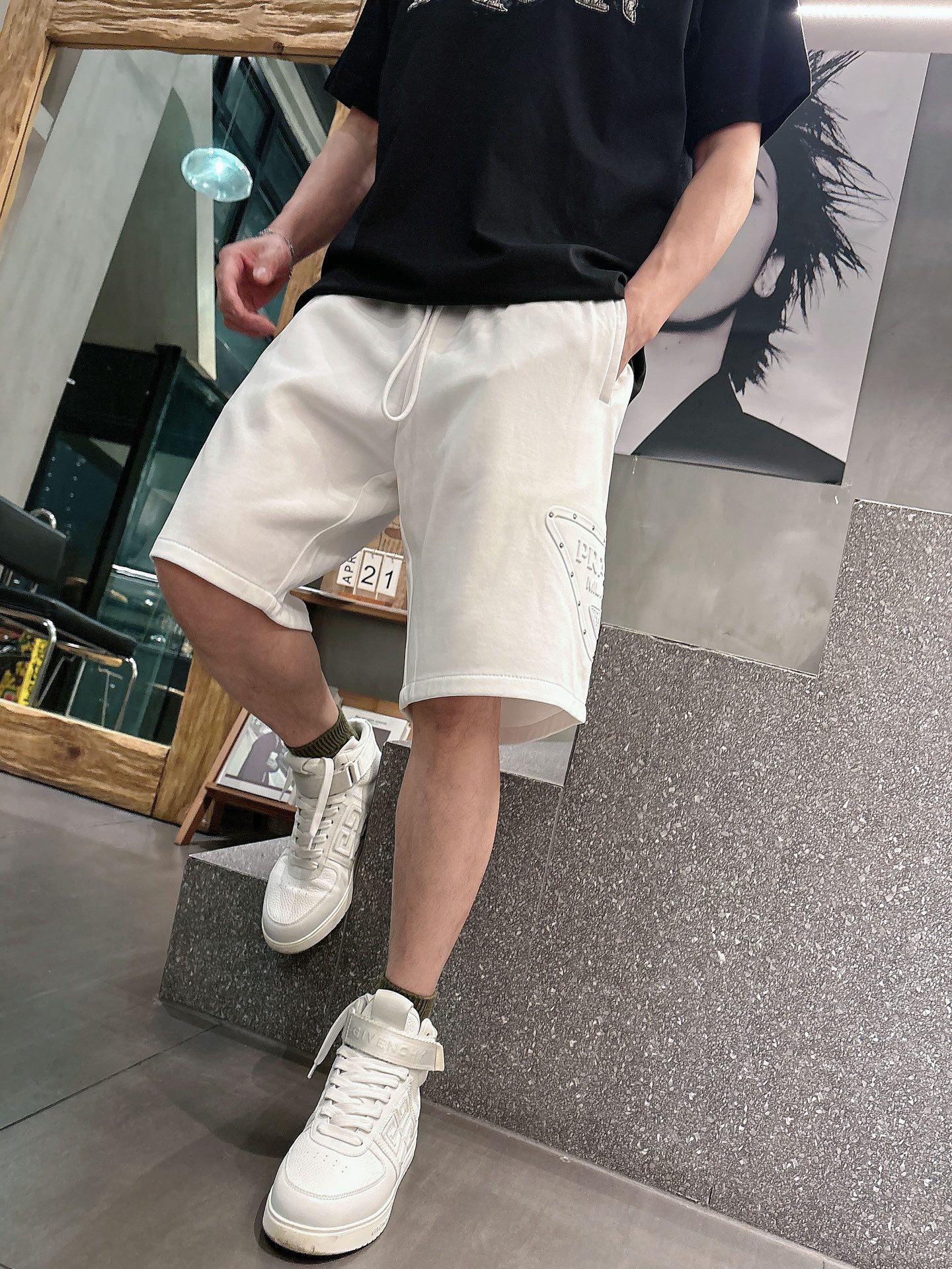普拉达  三标齐全    2026夏季新款男士休闲短裤，高级定制面料透气面料 透气弹力舒适度极高，细节无