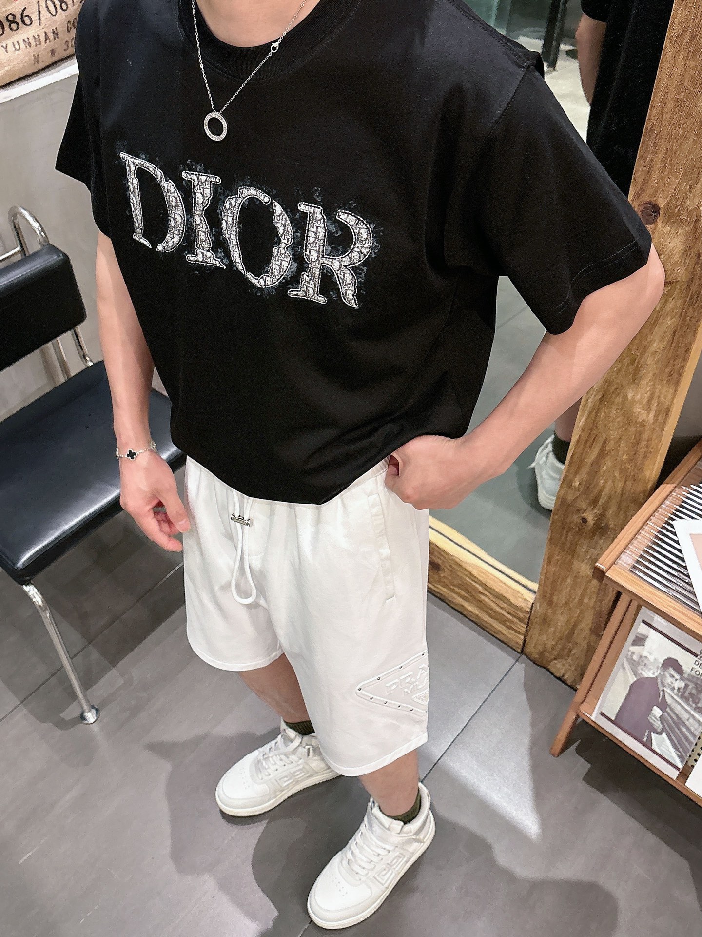 普拉达  三标齐全    2026夏季新款男士休闲短裤，高级定制面料透气面料 透气弹力舒适度极高，细节无