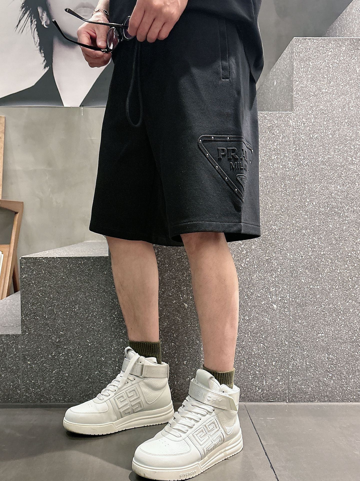 普拉达  三标齐全    2026夏季新款男士休闲短裤，高级定制面料透气面料 透气弹力舒适度极高，细节无