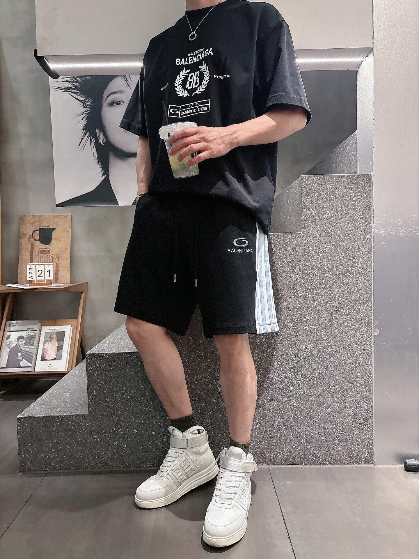 巴黎世家  三标齐全    2026夏季新款男士休闲短裤，高级定制面料透气面料 透气弹力舒适度极高，细节