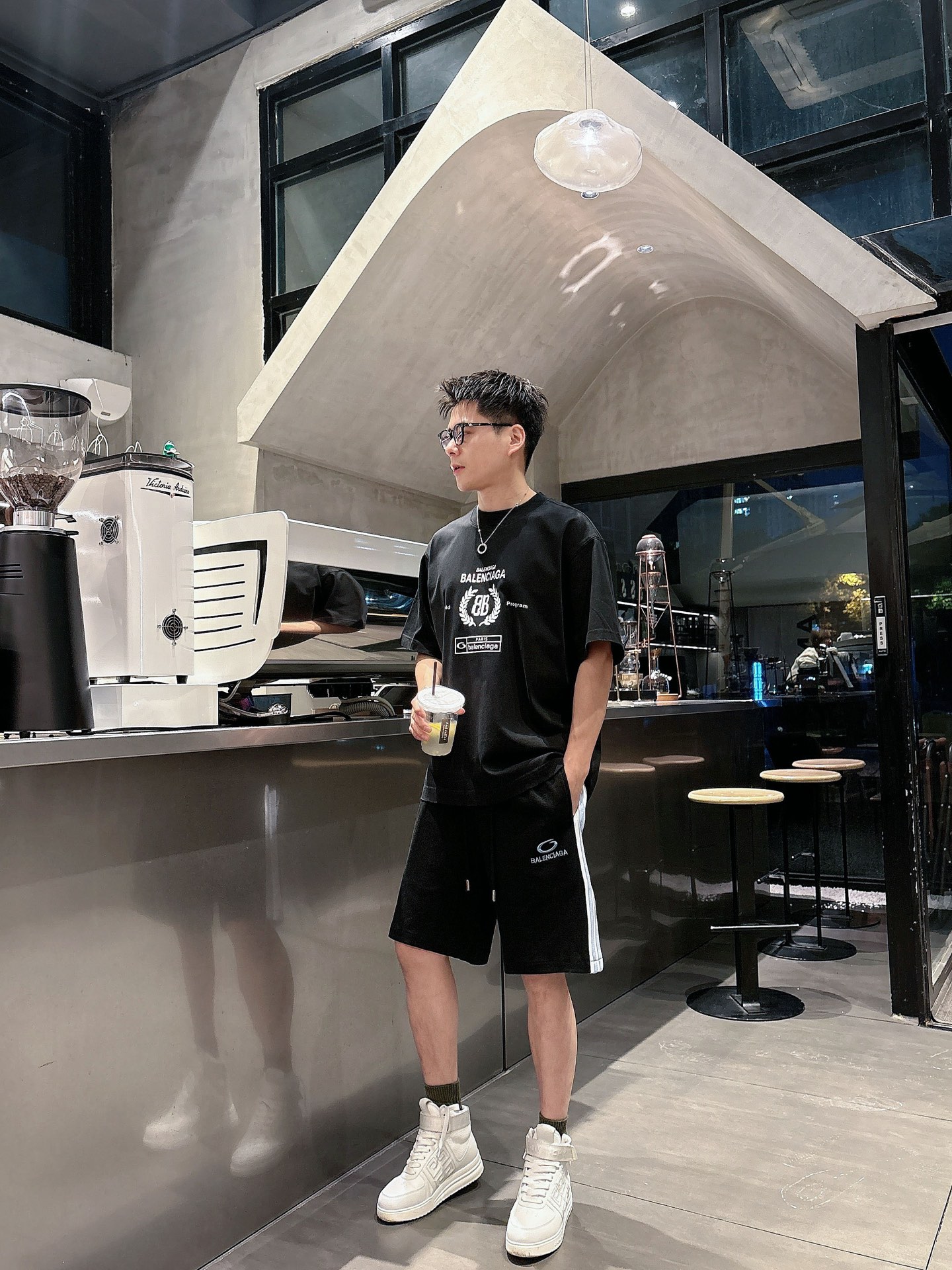 巴黎世家  三标齐全    2026夏季新款男士休闲短裤，高级定制面料透气面料 透气弹力舒适度极高，细节