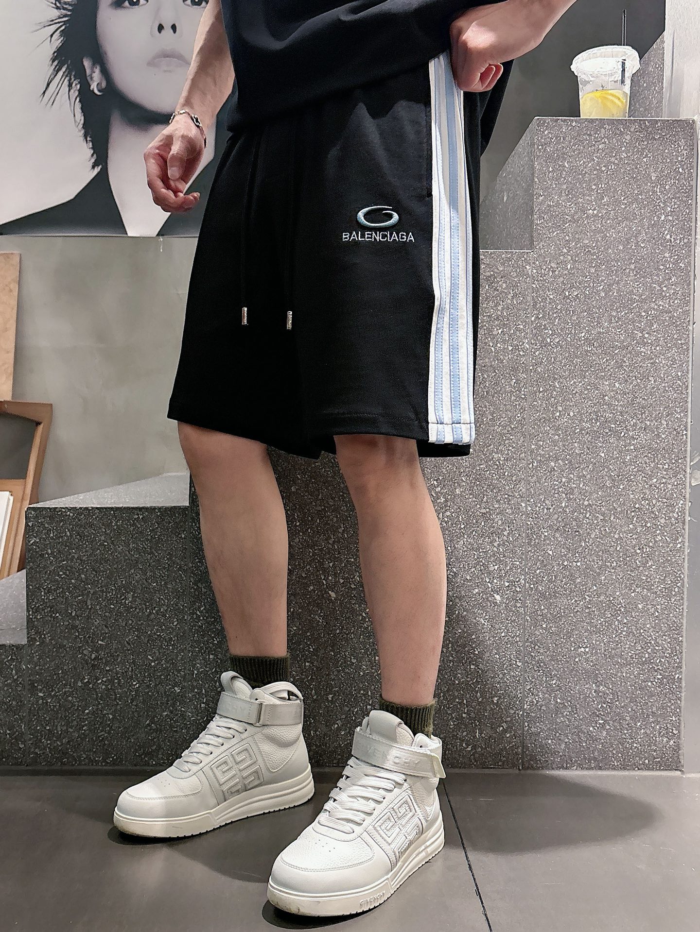 巴黎世家  三标齐全    2026夏季新款男士休闲短裤，高级定制面料透气面料 透气弹力舒适度极高，细节