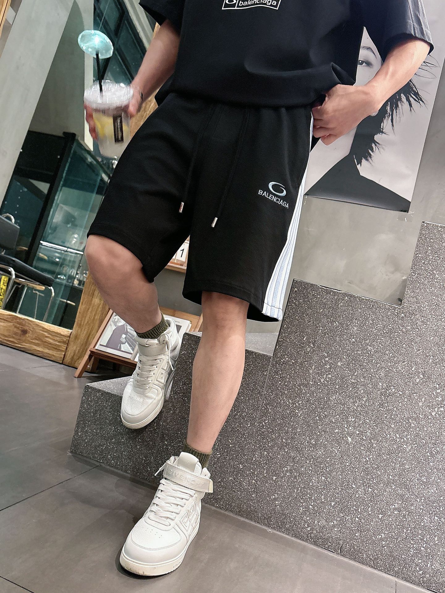 巴黎世家  三标齐全    2026夏季新款男士休闲短裤，高级定制面料透气面料 透气弹力舒适度极高，细节