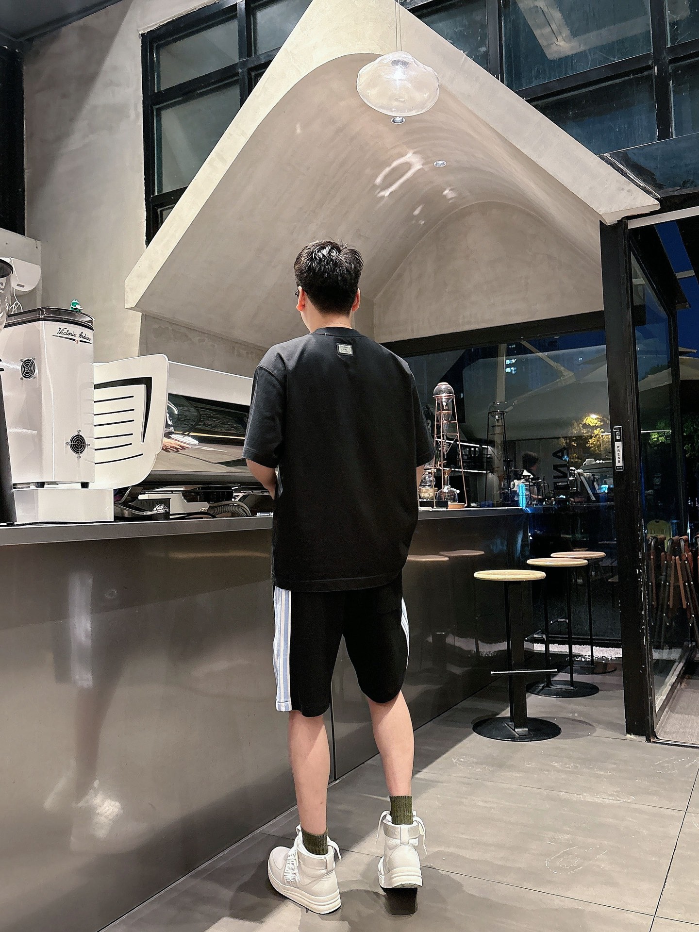 巴黎世家  三标齐全    2026夏季新款男士休闲短裤，高级定制面料透气面料 透气弹力舒适度极高，细节