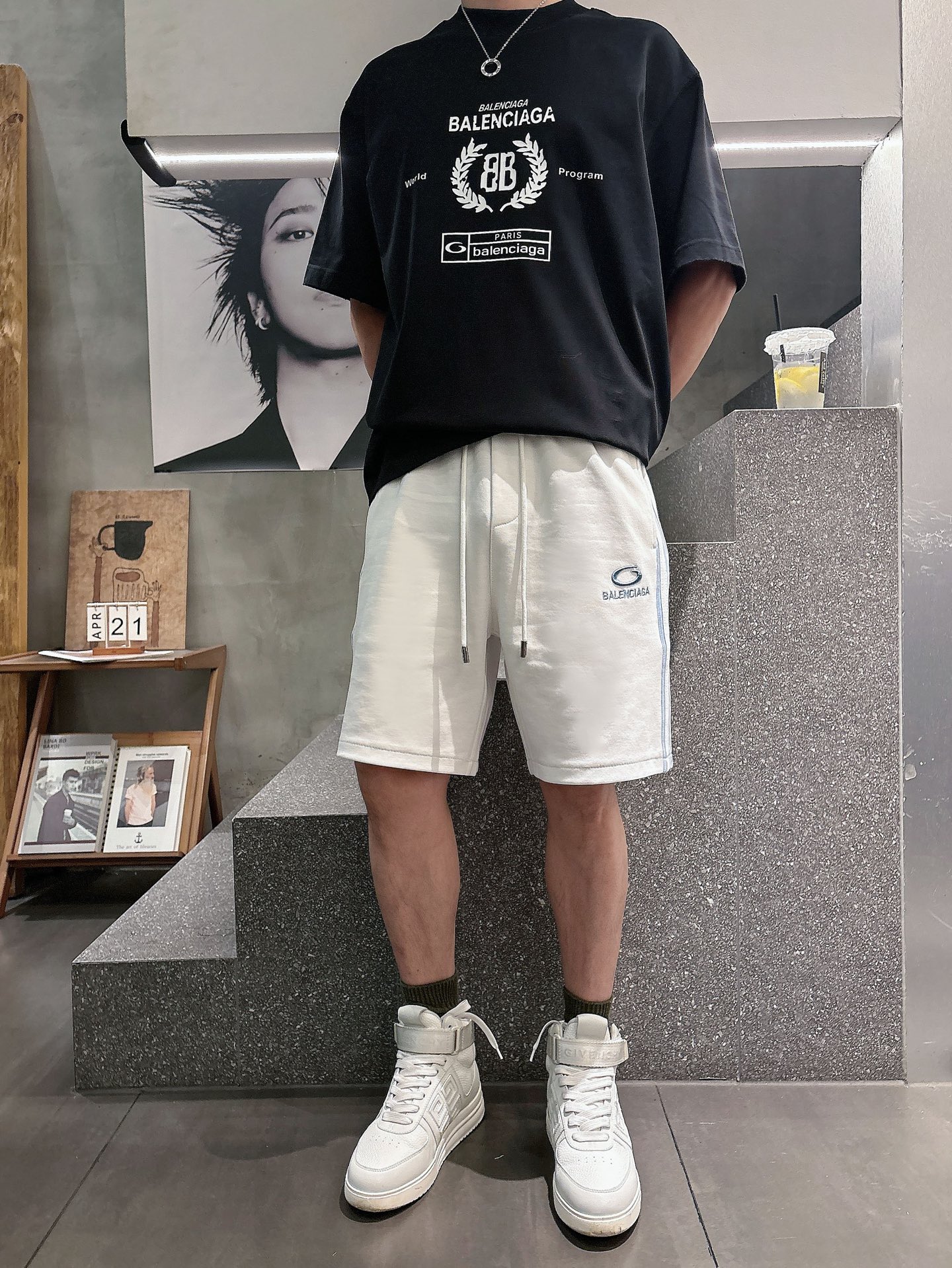 巴黎世家  三标齐全    2026夏季新款男士休闲短裤，高级定制面料透气面料 透气弹力舒适度极高，细节