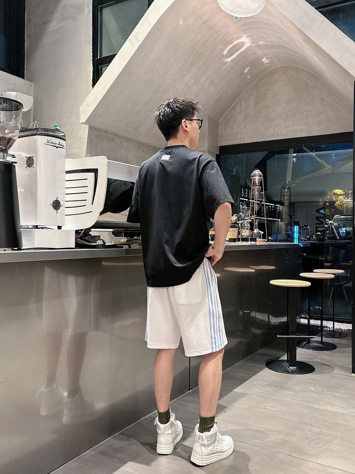 巴黎世家  三标齐全    2026夏季新款男士休闲短裤，高级定制面料透气面料 透气弹力舒适度极高，细节