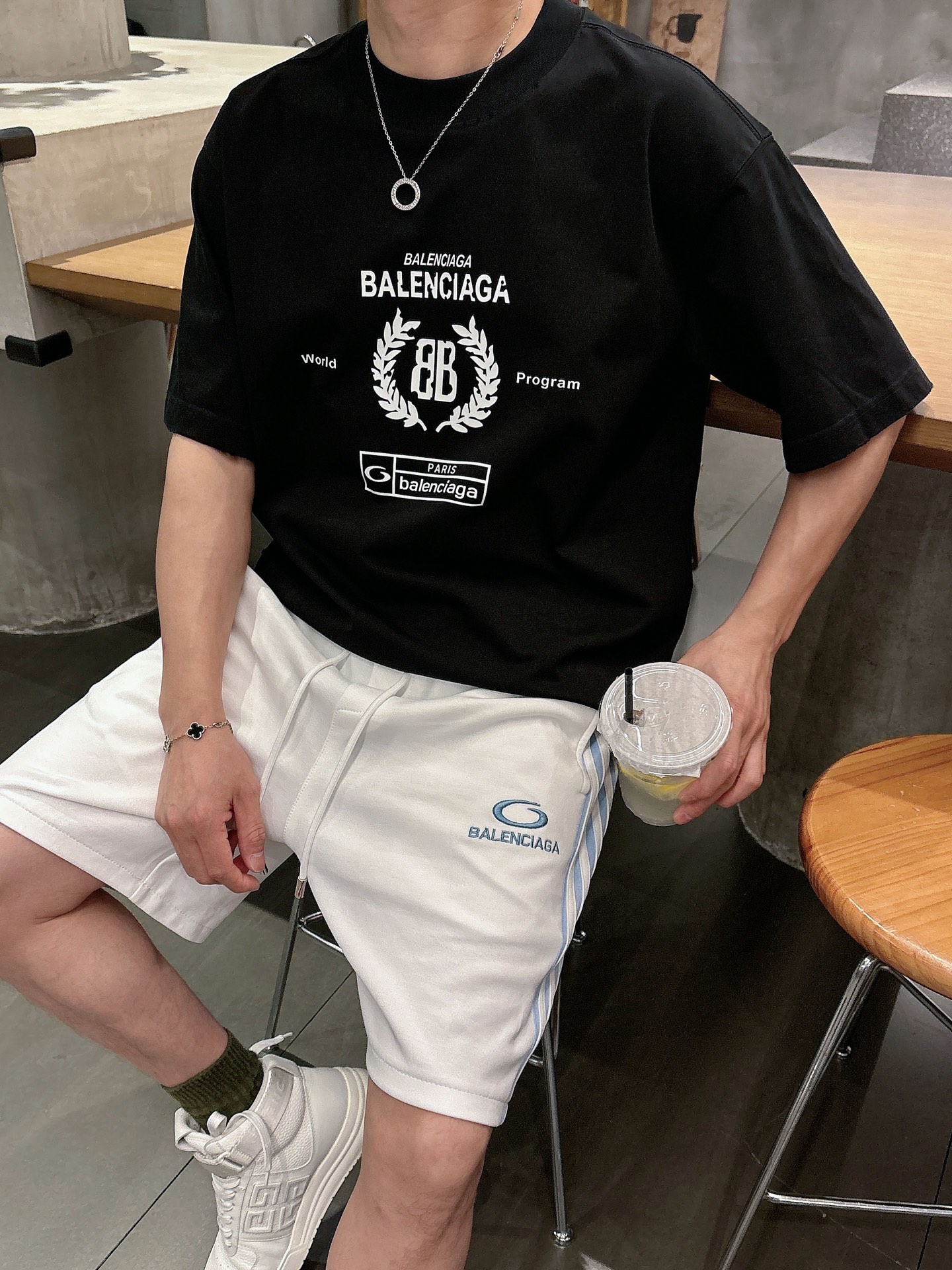 巴黎世家  三标齐全    2026夏季新款男士休闲短裤，高级定制面料透气面料 透气弹力舒适度极高，细节