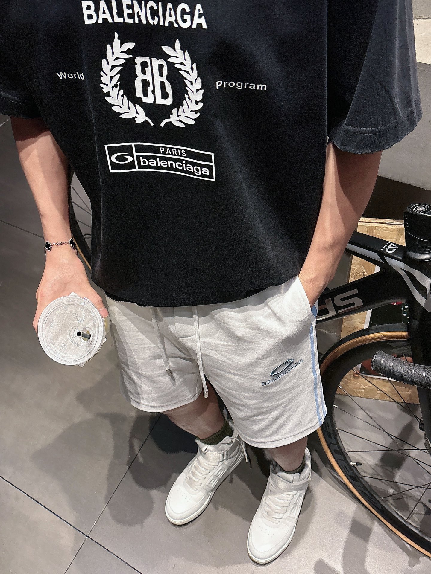 巴黎世家  三标齐全    2026夏季新款男士休闲短裤，高级定制面料透气面料 透气弹力舒适度极高，细节