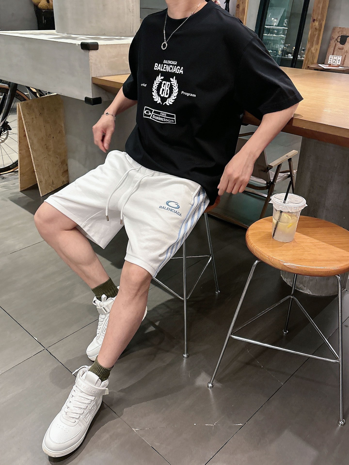 巴黎世家  三标齐全    2026夏季新款男士休闲短裤，高级定制面料透气面料 透气弹力舒适度极高，细节